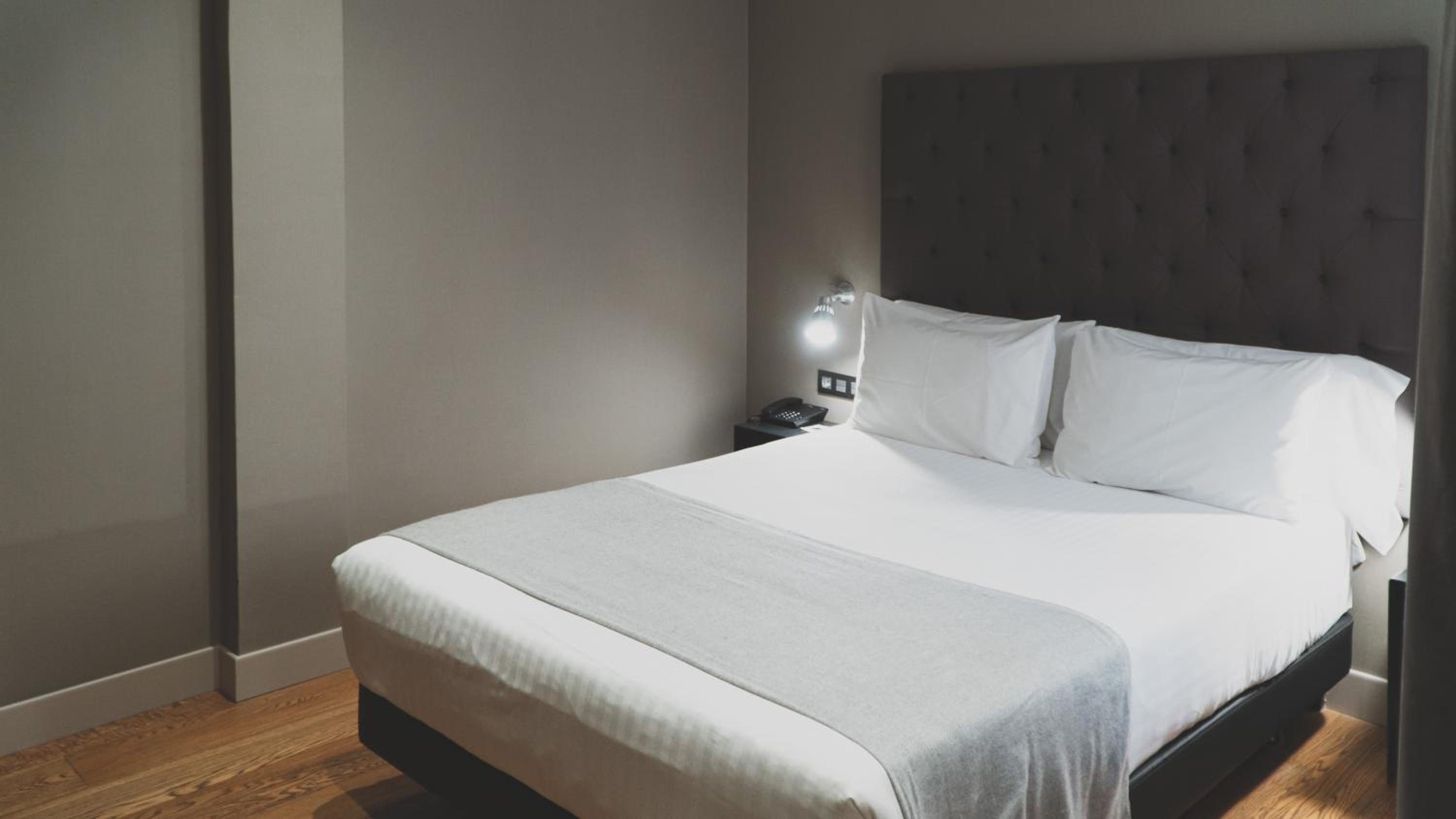 Double or Twin Room - Photo 2