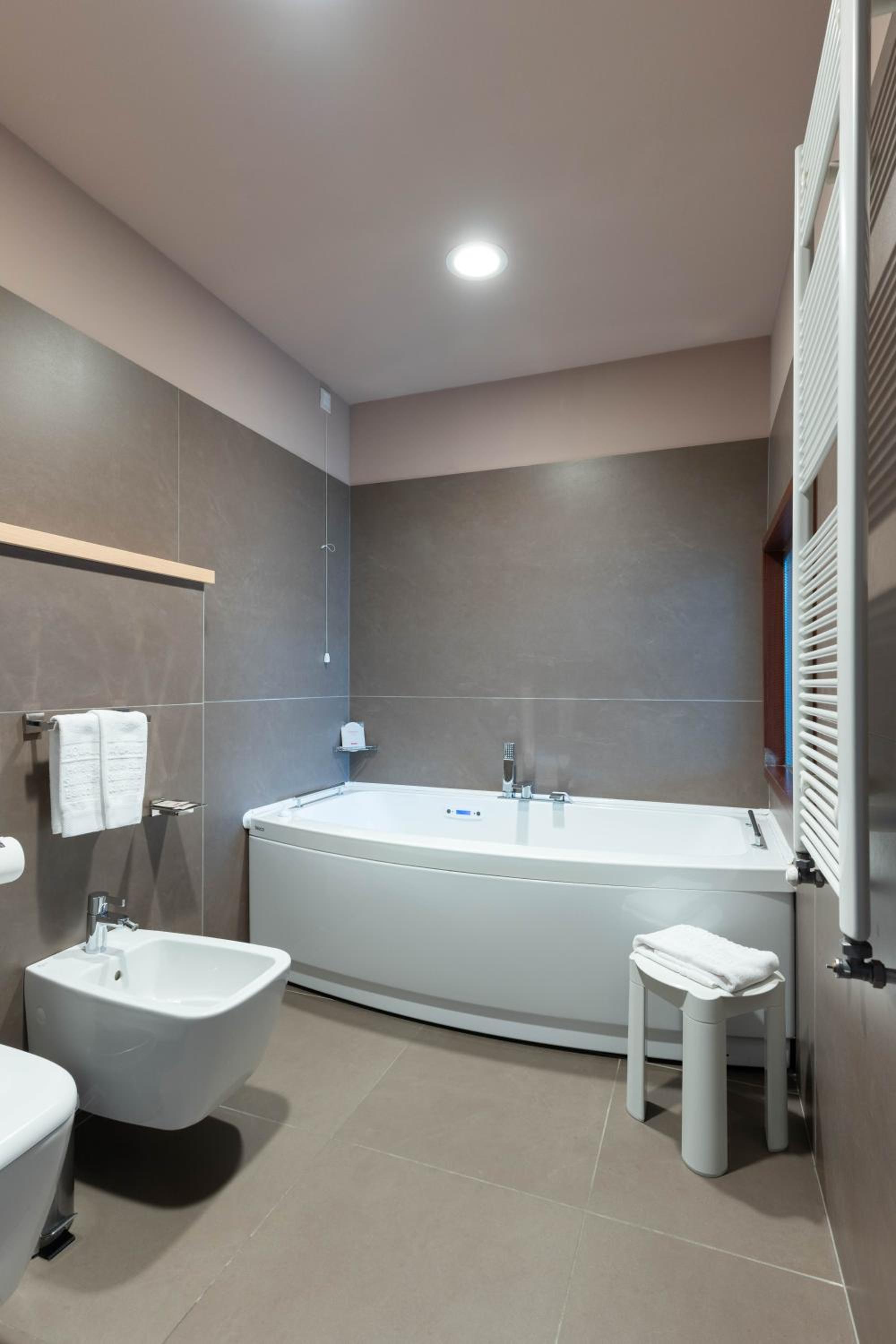 Suite - Photo 2