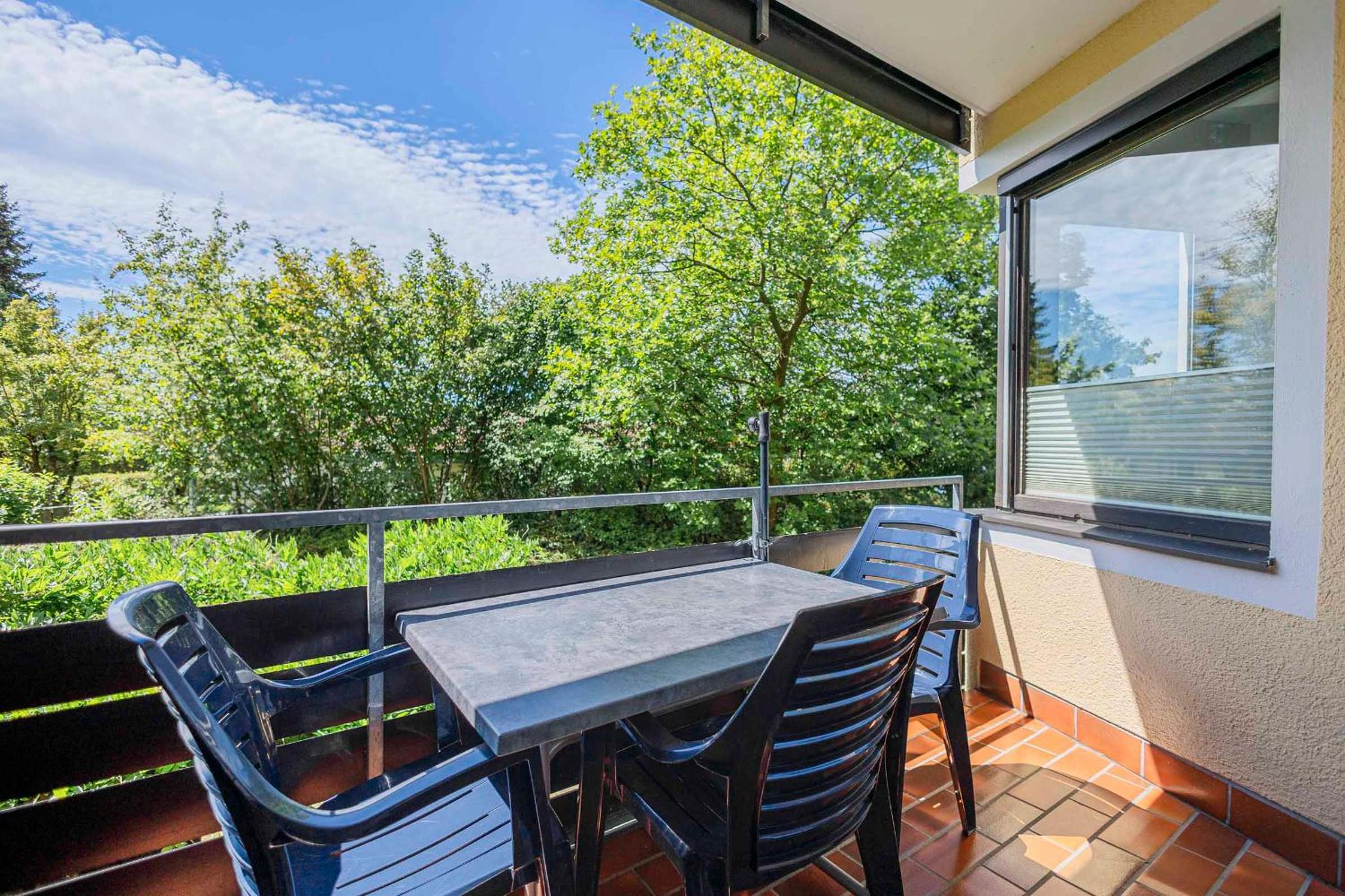 Apartment with Balcony photo 3
