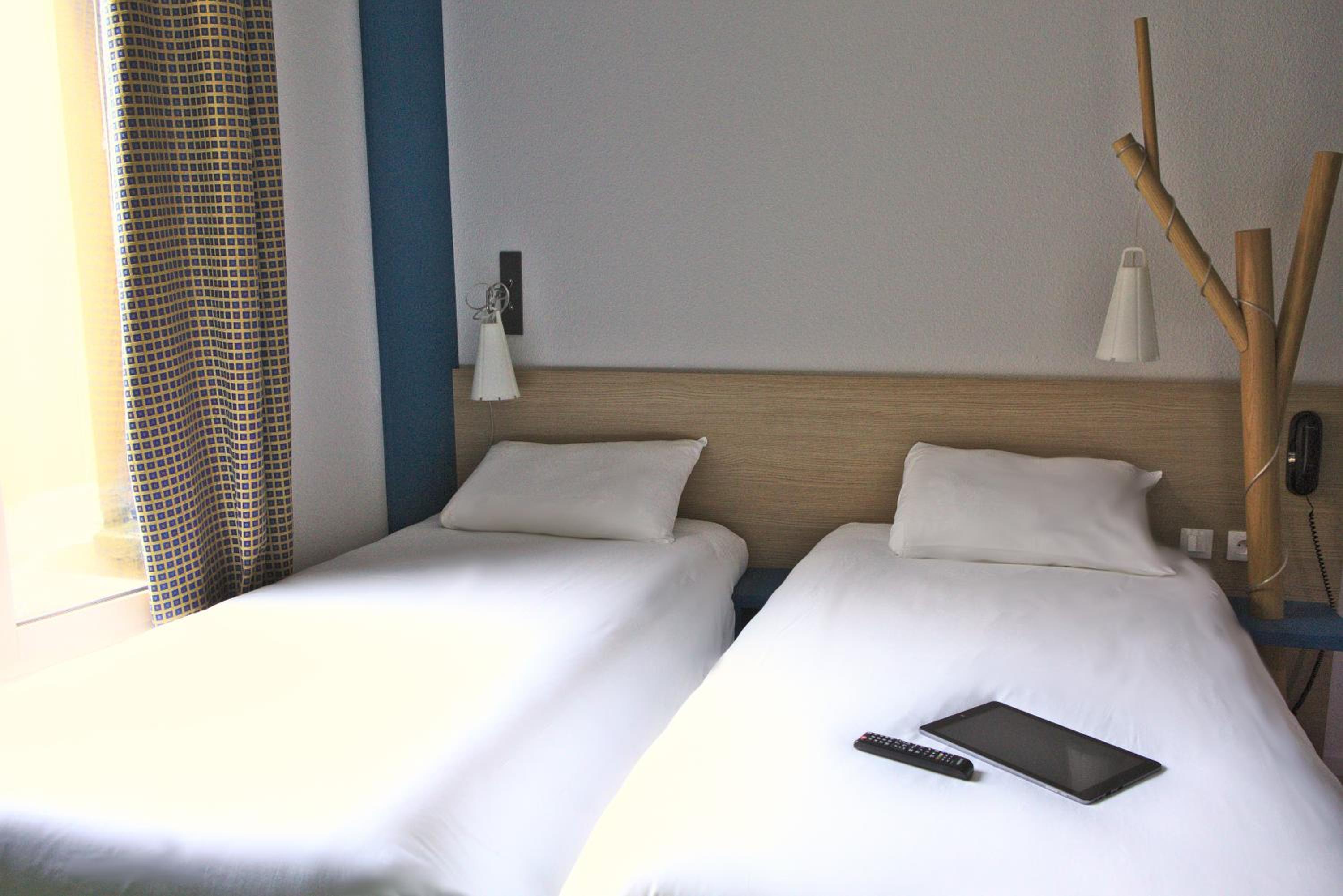 Standard Twin Room - Photo 3