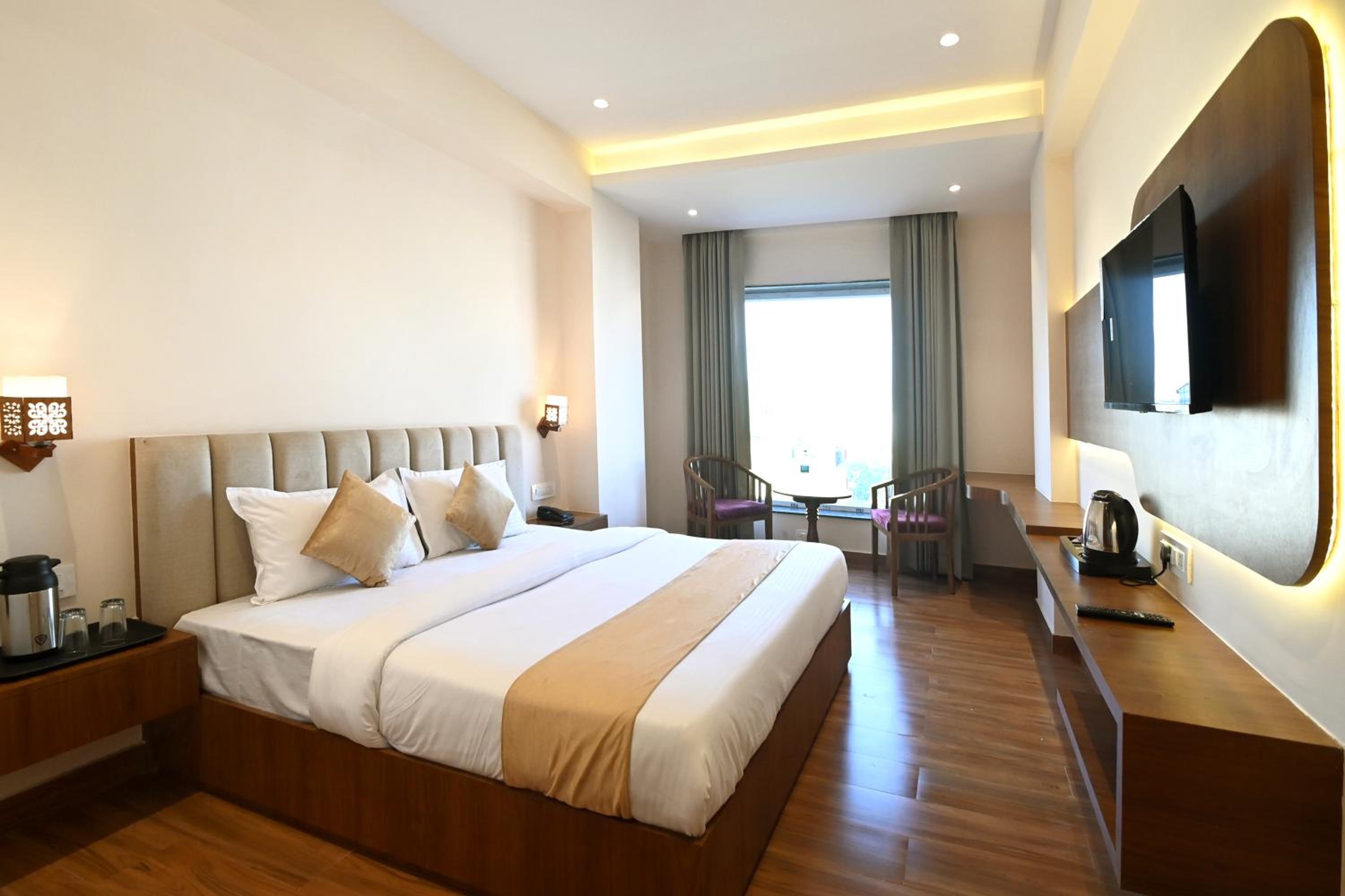 Suite with City View photo 3