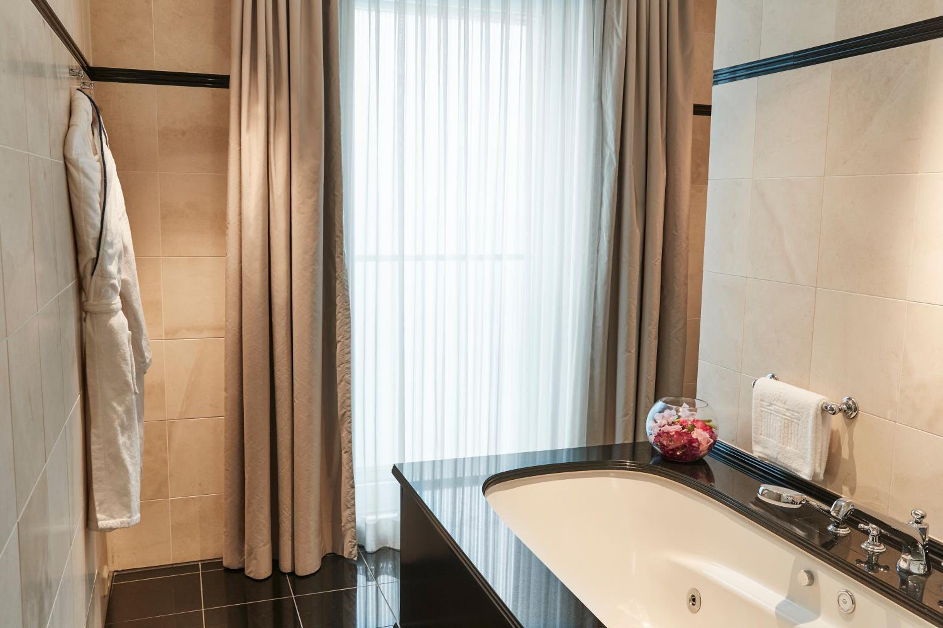Junior Suite thumbnail 6
