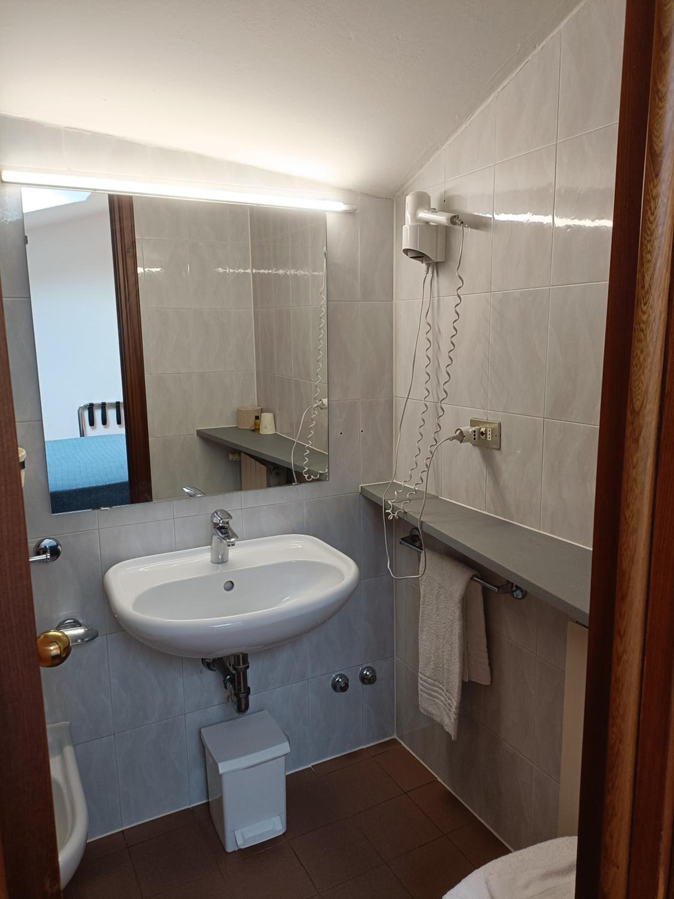 Economy Double Room - Photo 4