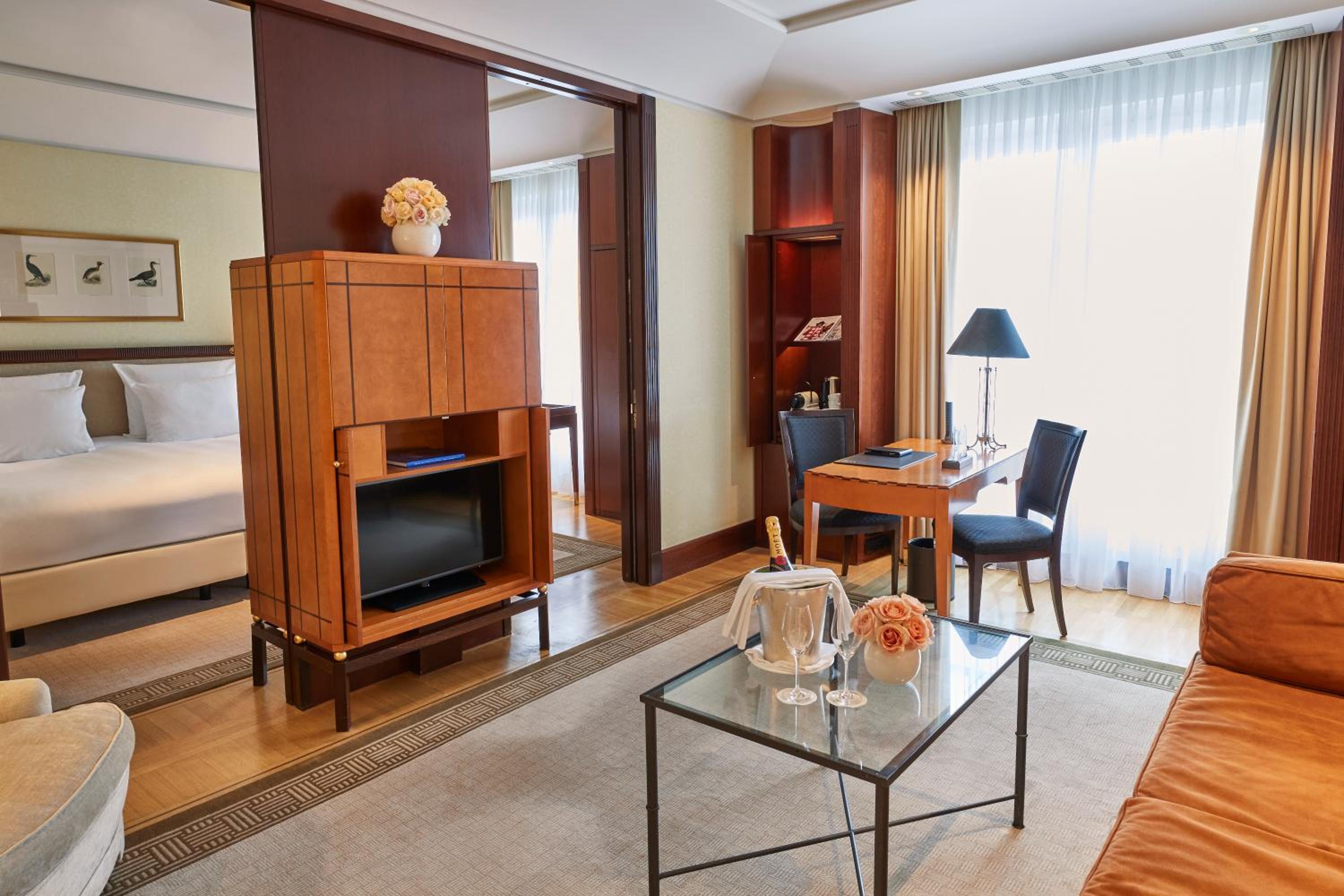 Adlon Executive Suite - Photo 8