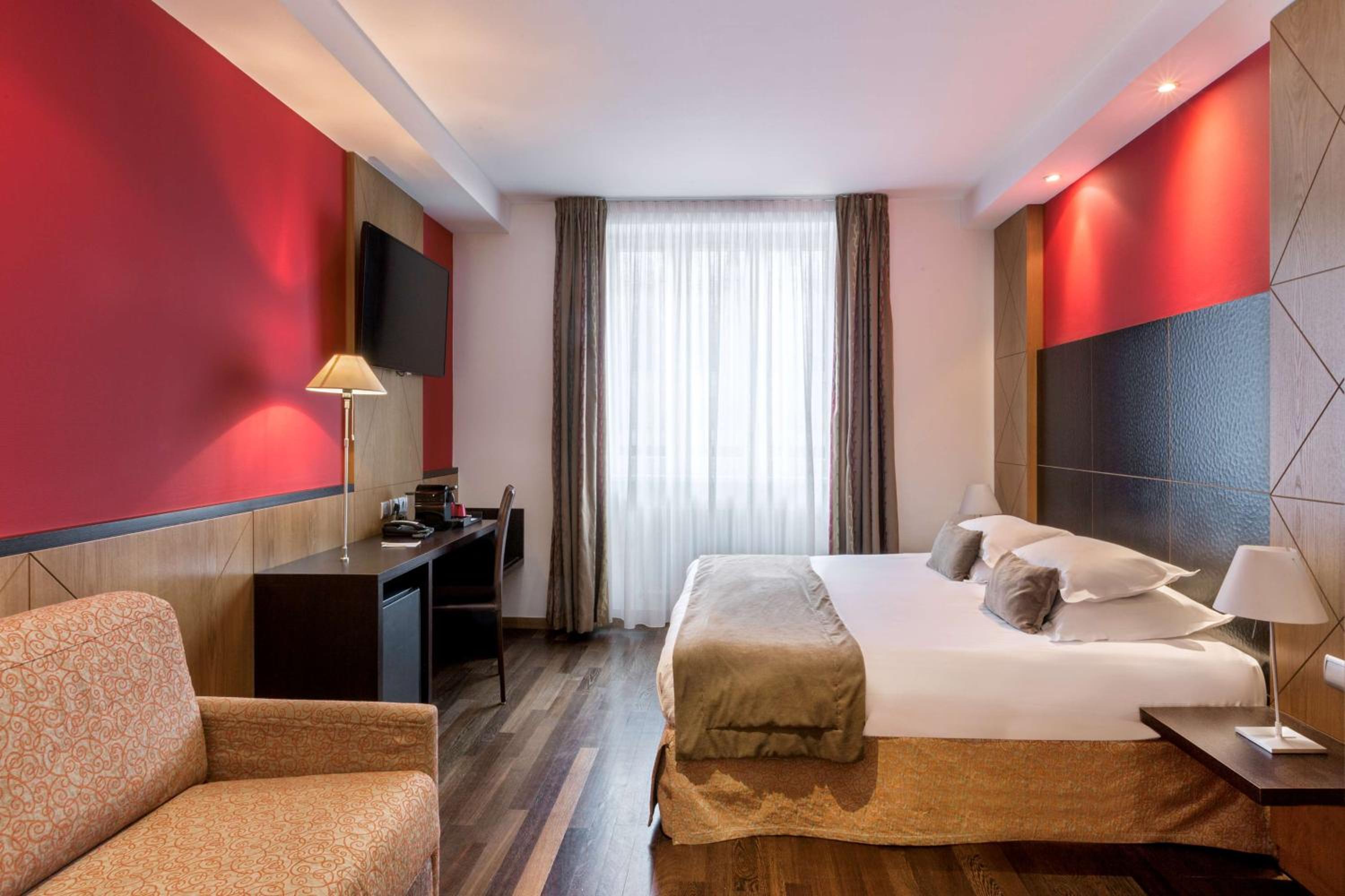 Family Queen Room with Two Sofa Beds - Non-Smoking