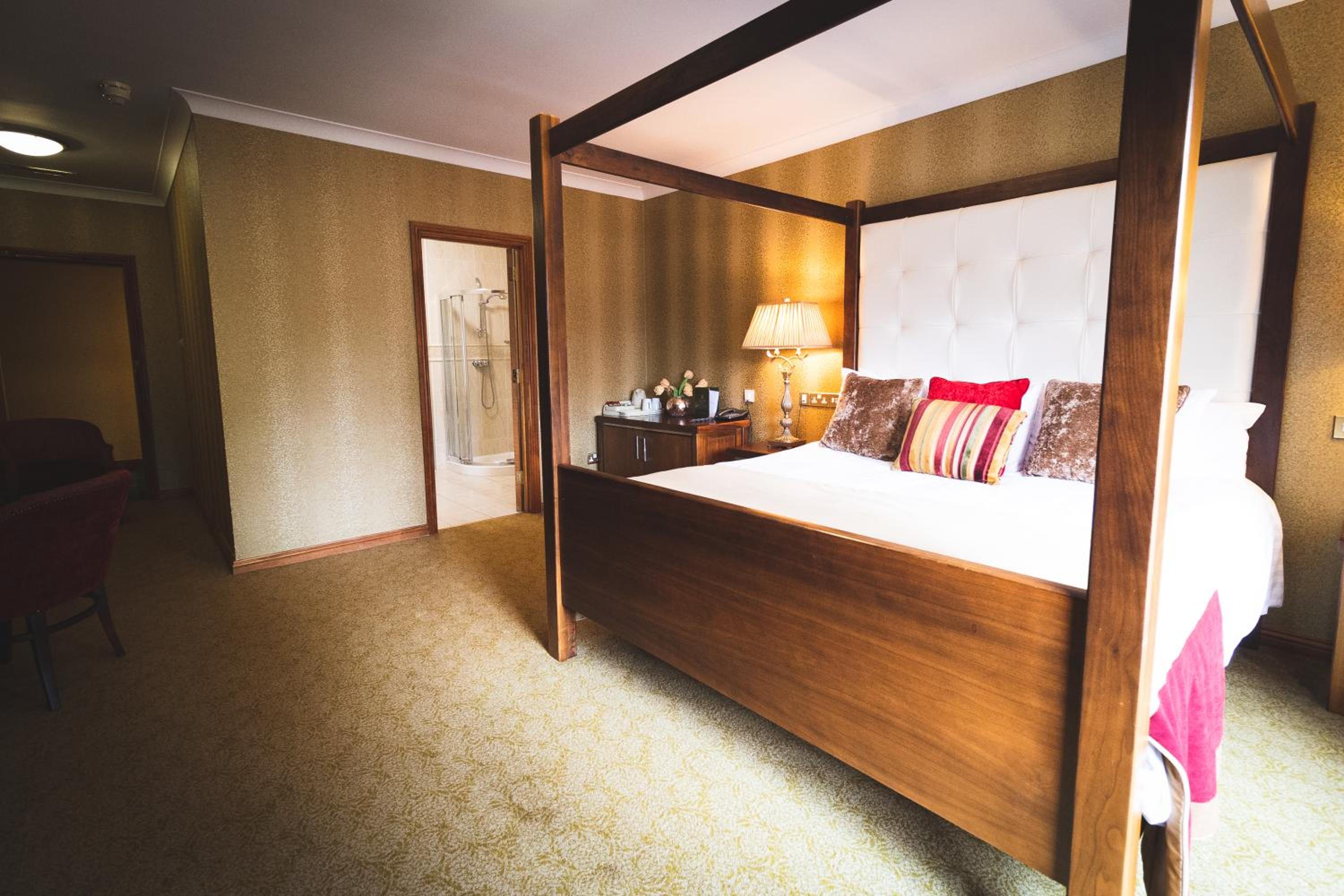Deluxe King Suite photo 2