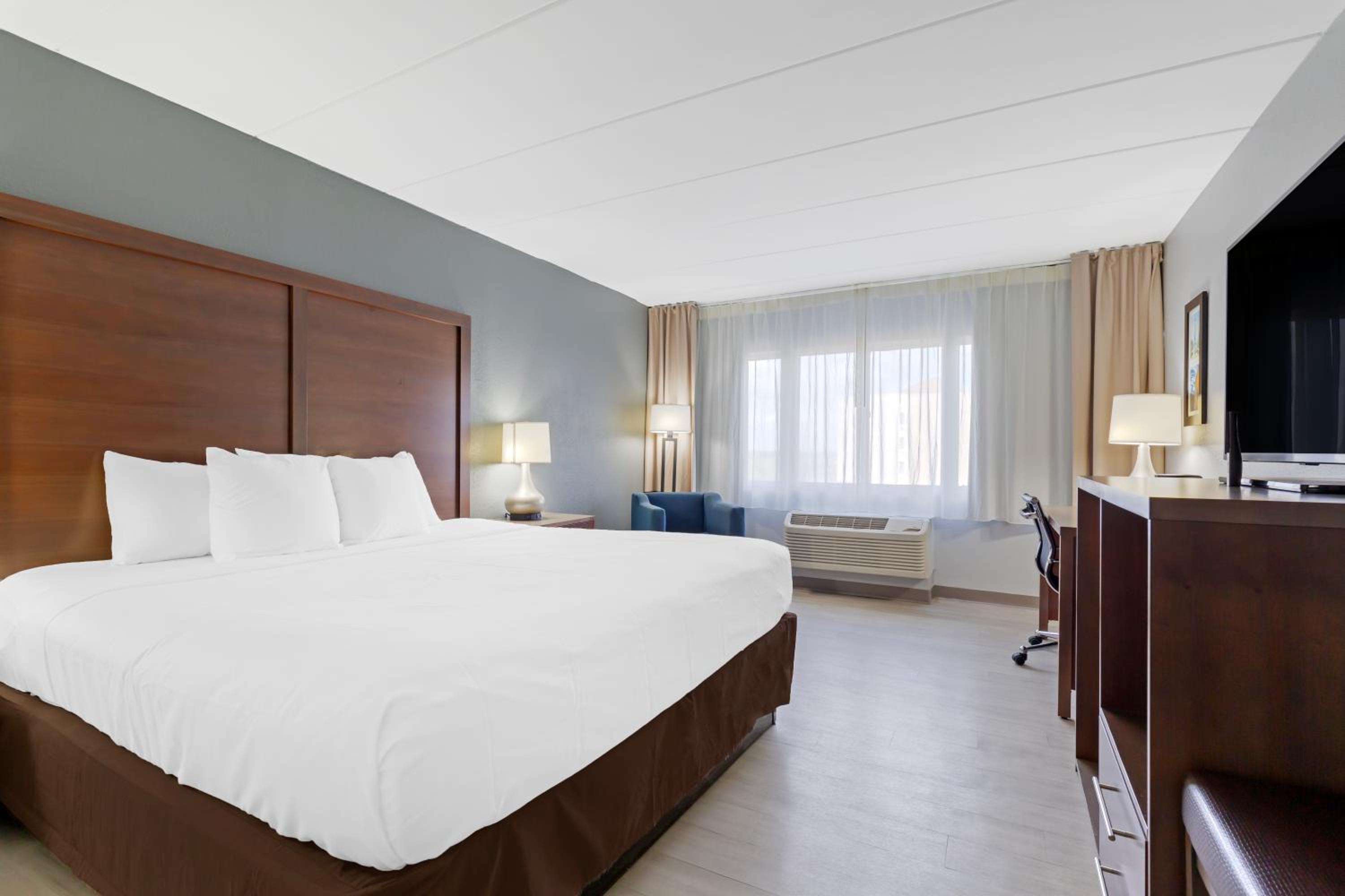 Standard King Room - Non-Smoking photo 1
