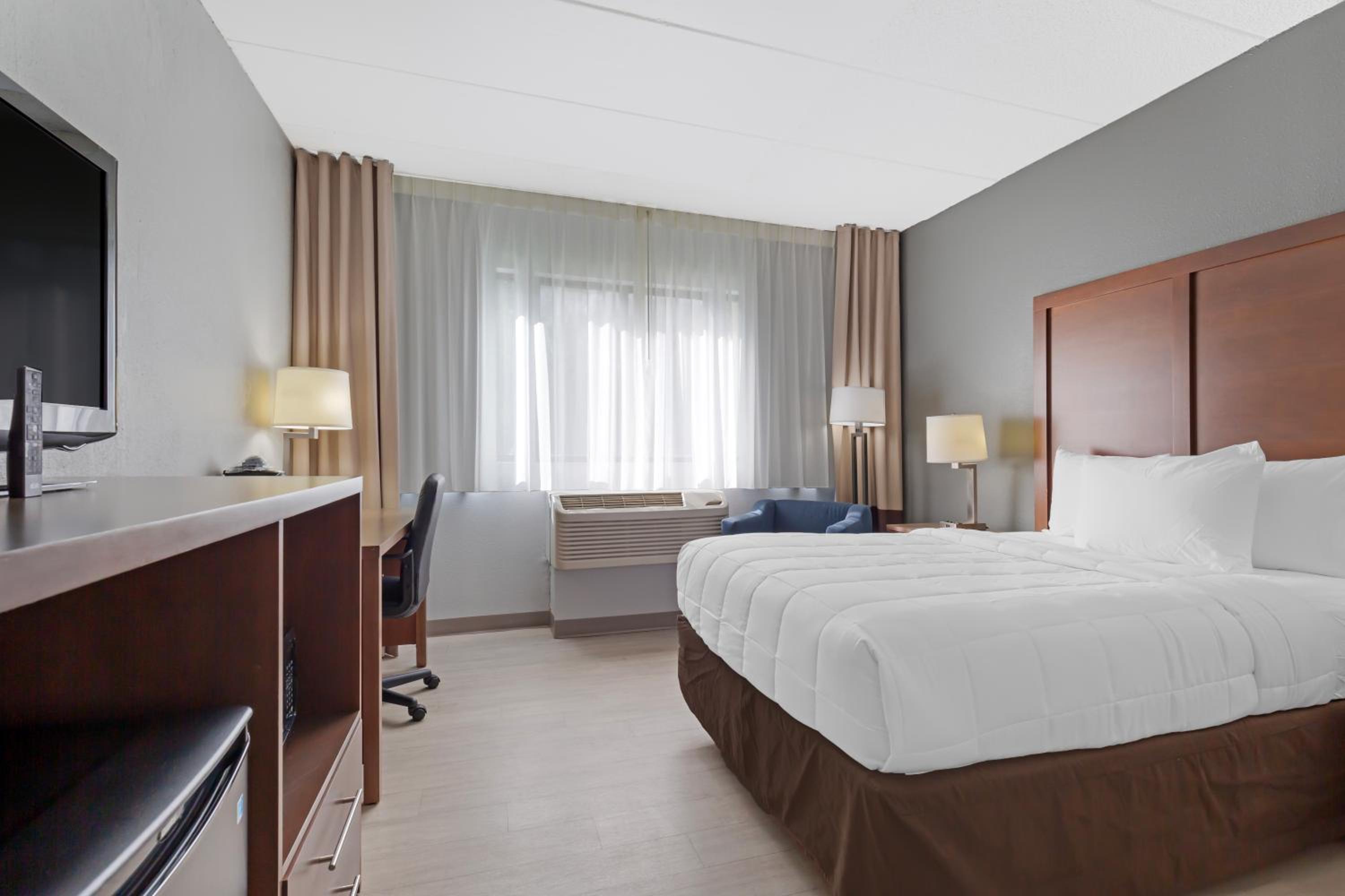 King Room - Accessible/Non-Smoking photo 2