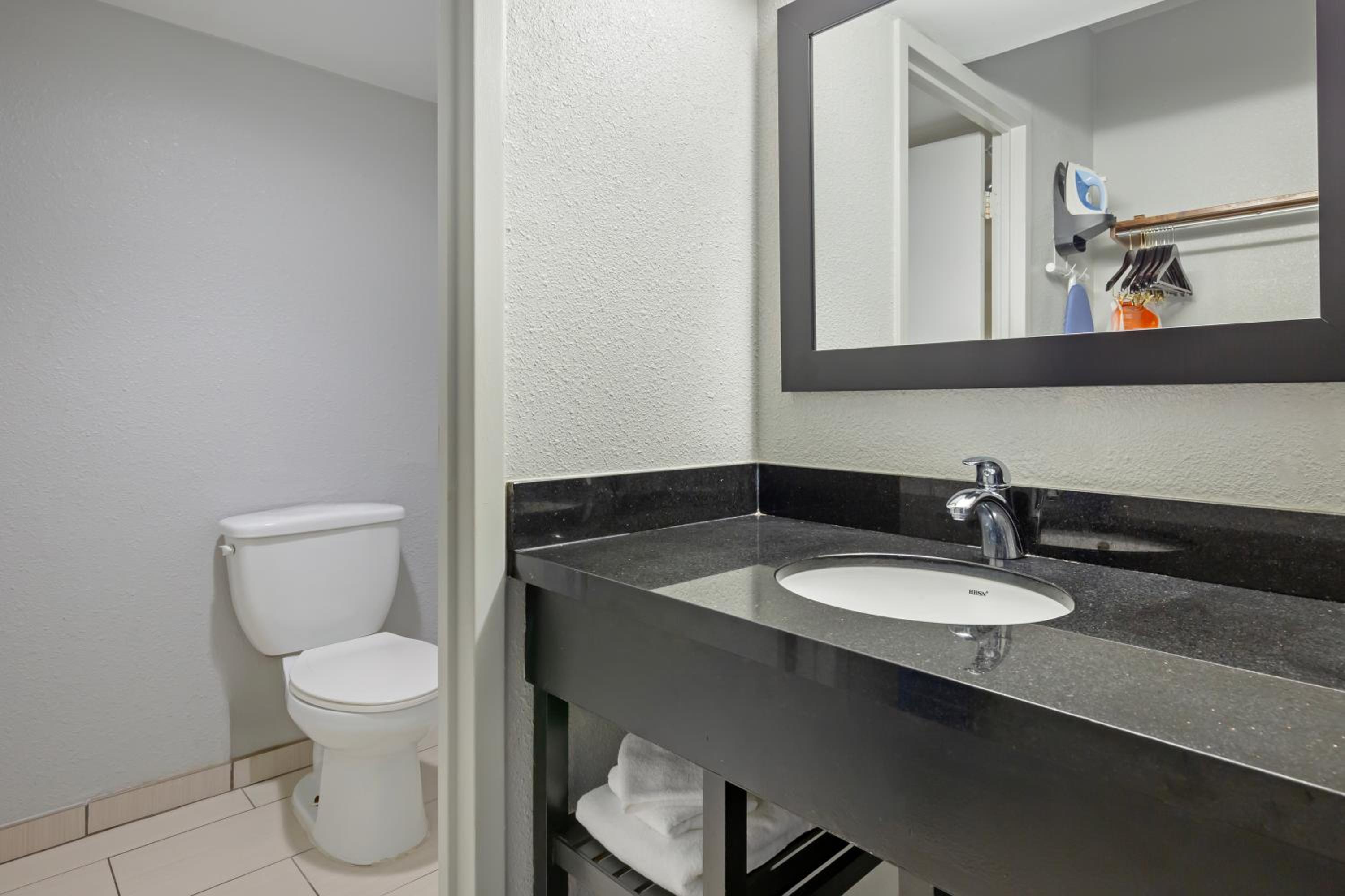 Standard Double Room with Two Double Beds - Non-Smoking photo 3