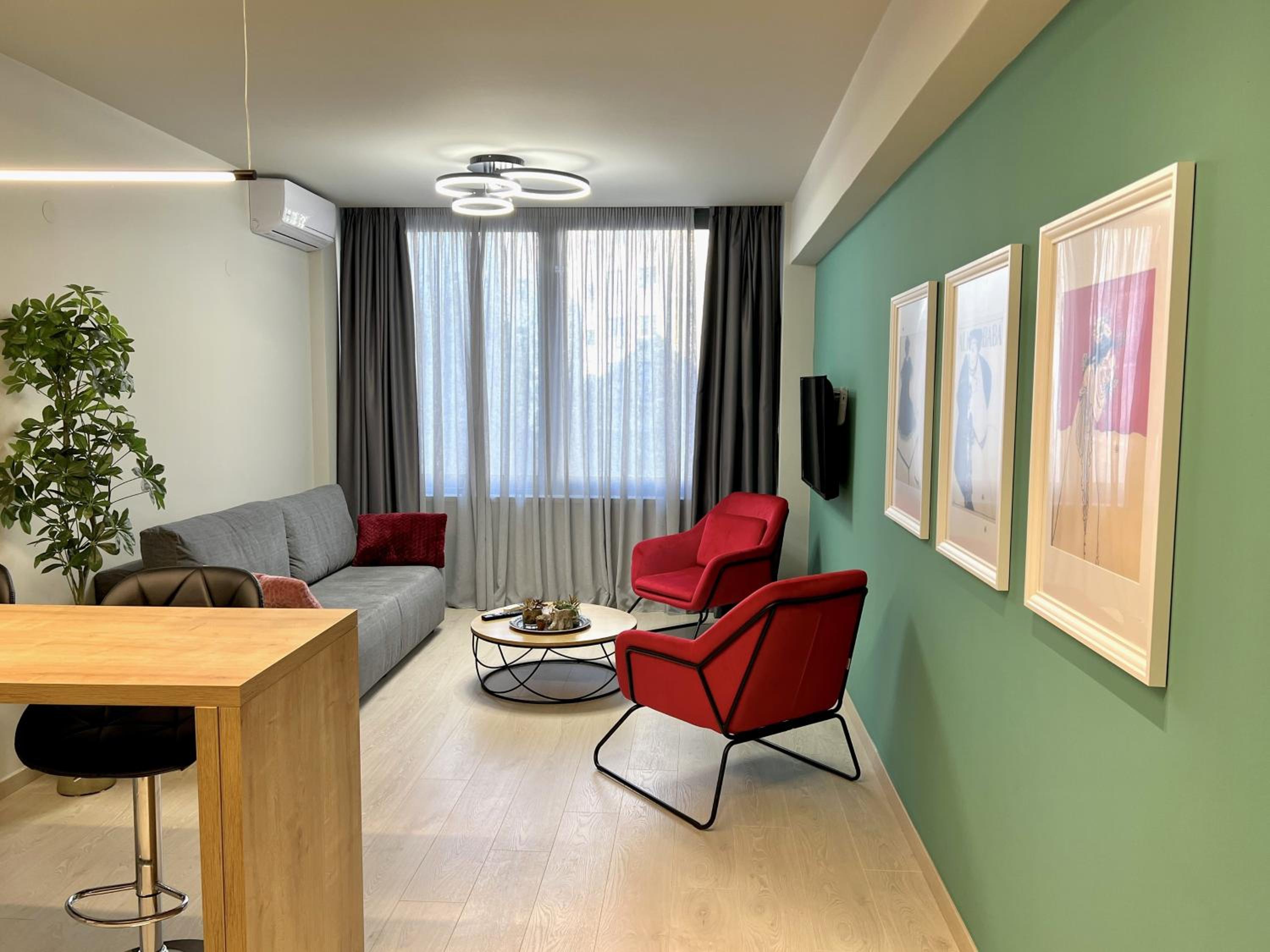 Deluxe Apartment