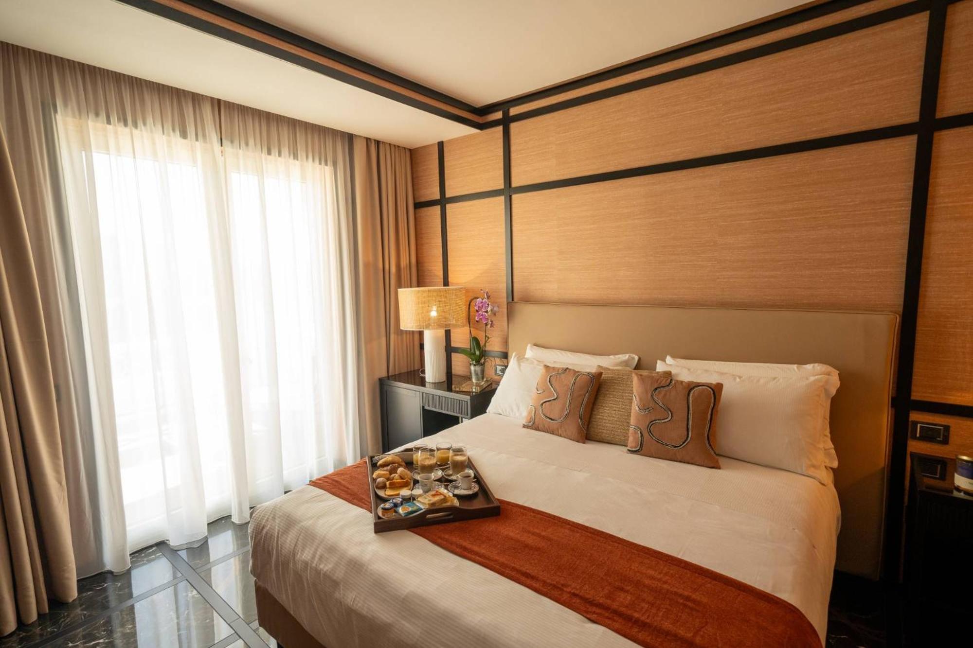 Executive Suite - Photo 1