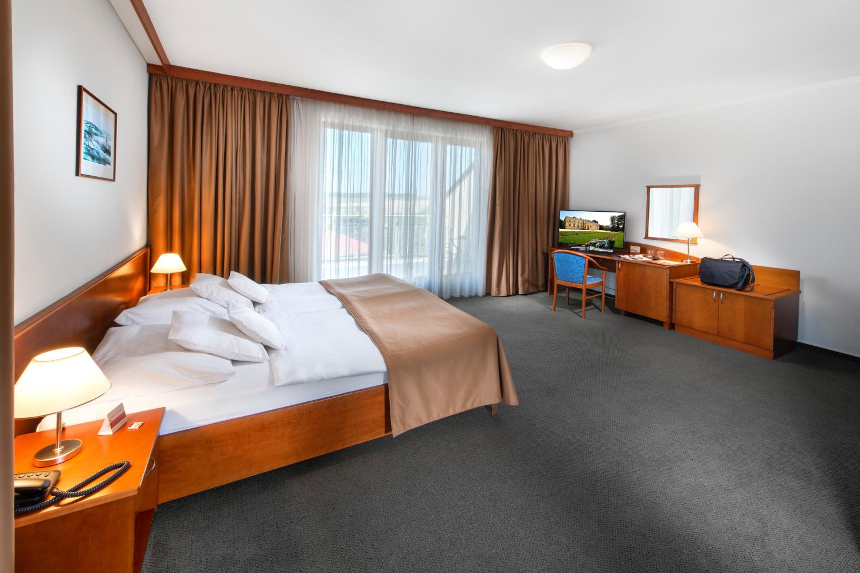 Double or Twin Room - Photo 4