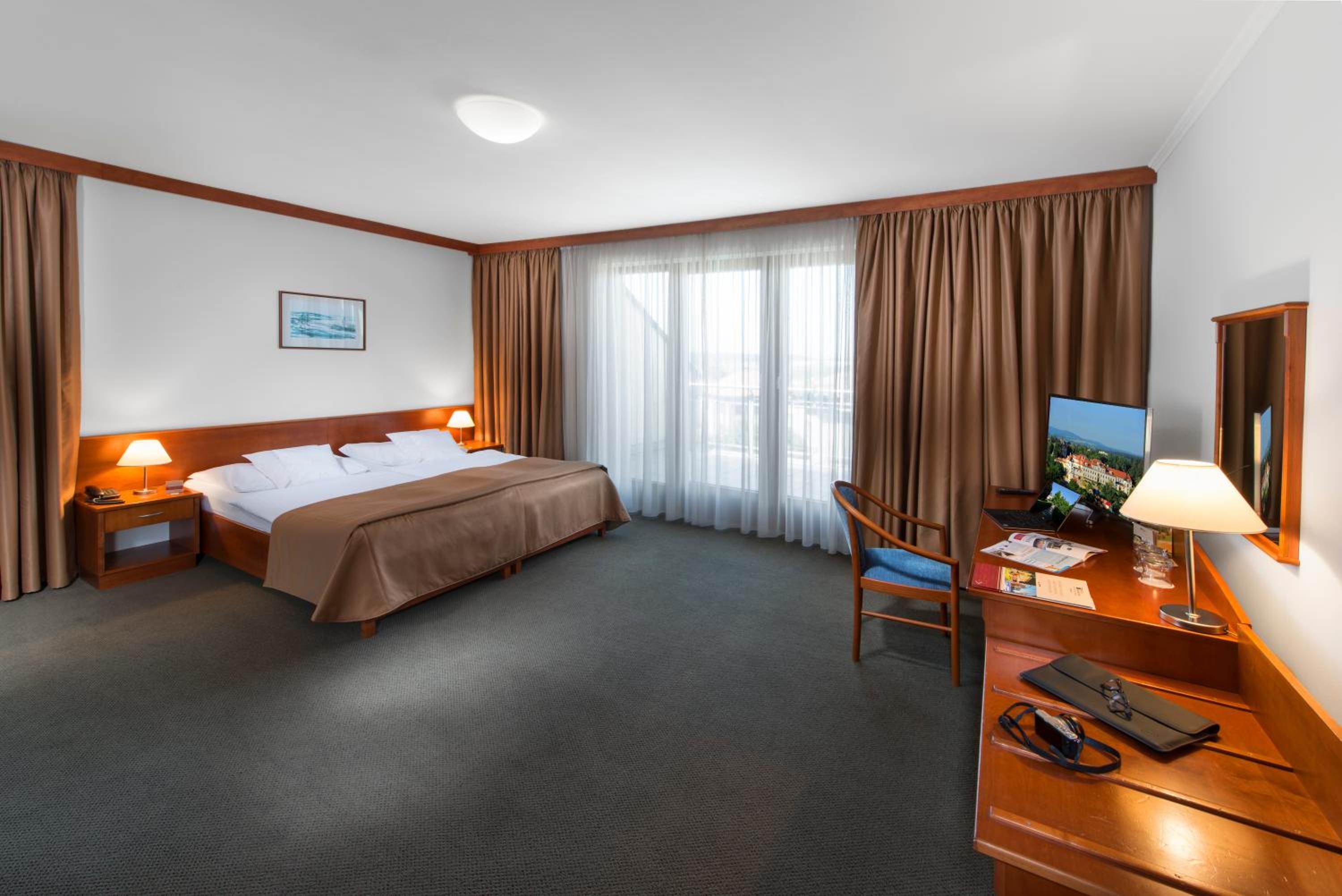 Double or Twin Room - Photo 6