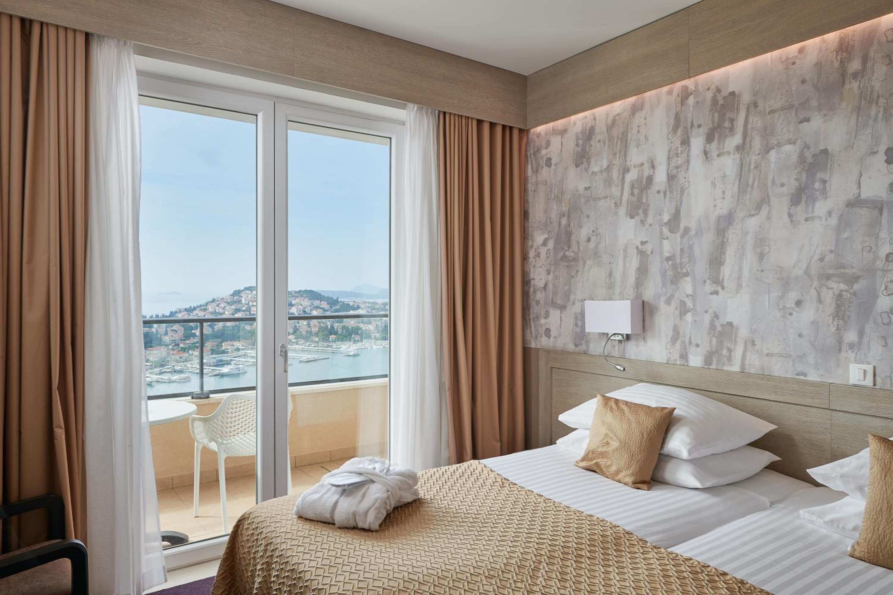 Premium Room with Sea View and Balcony photo 2