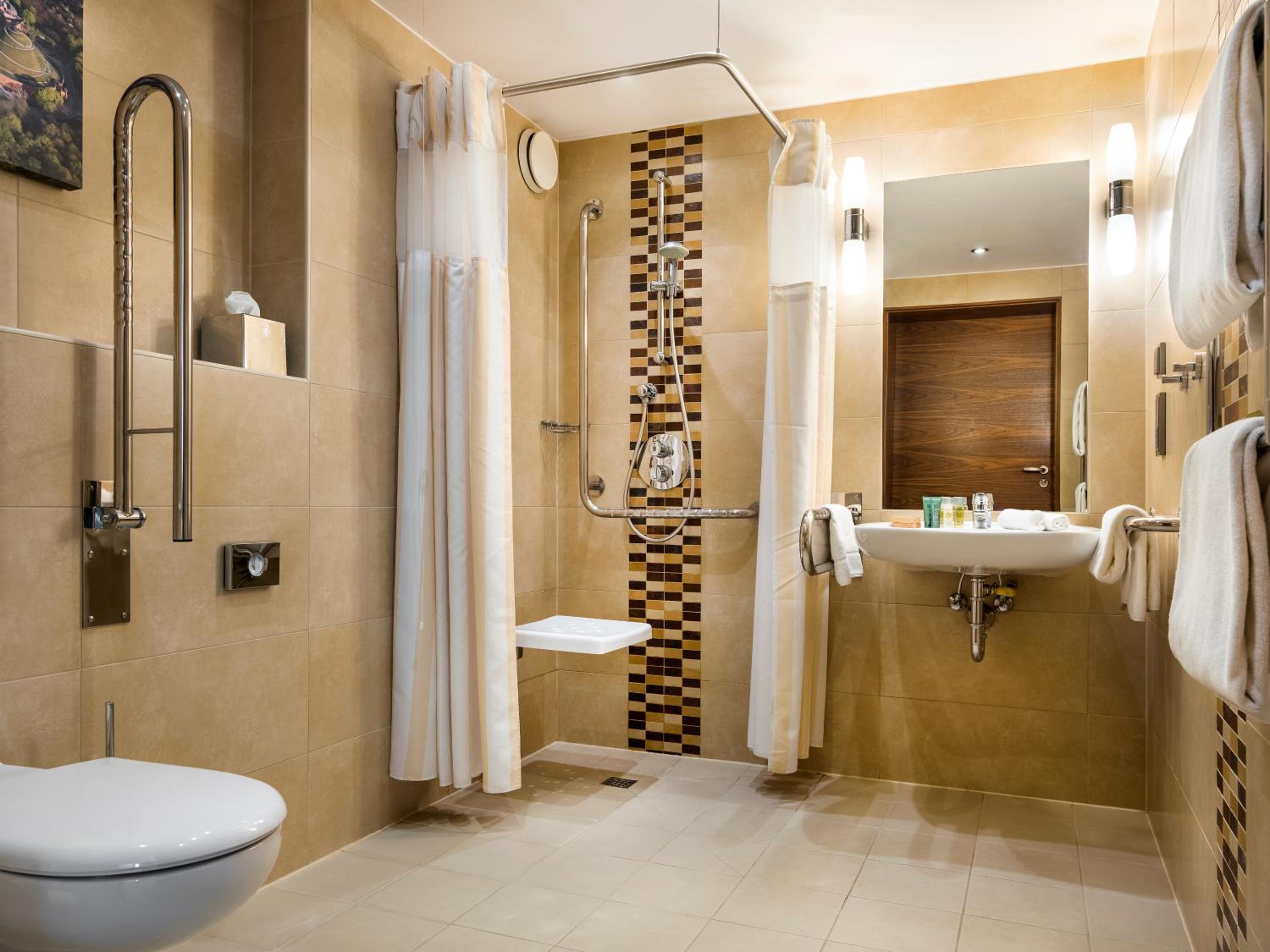 Queen Room - Accessible photo 2