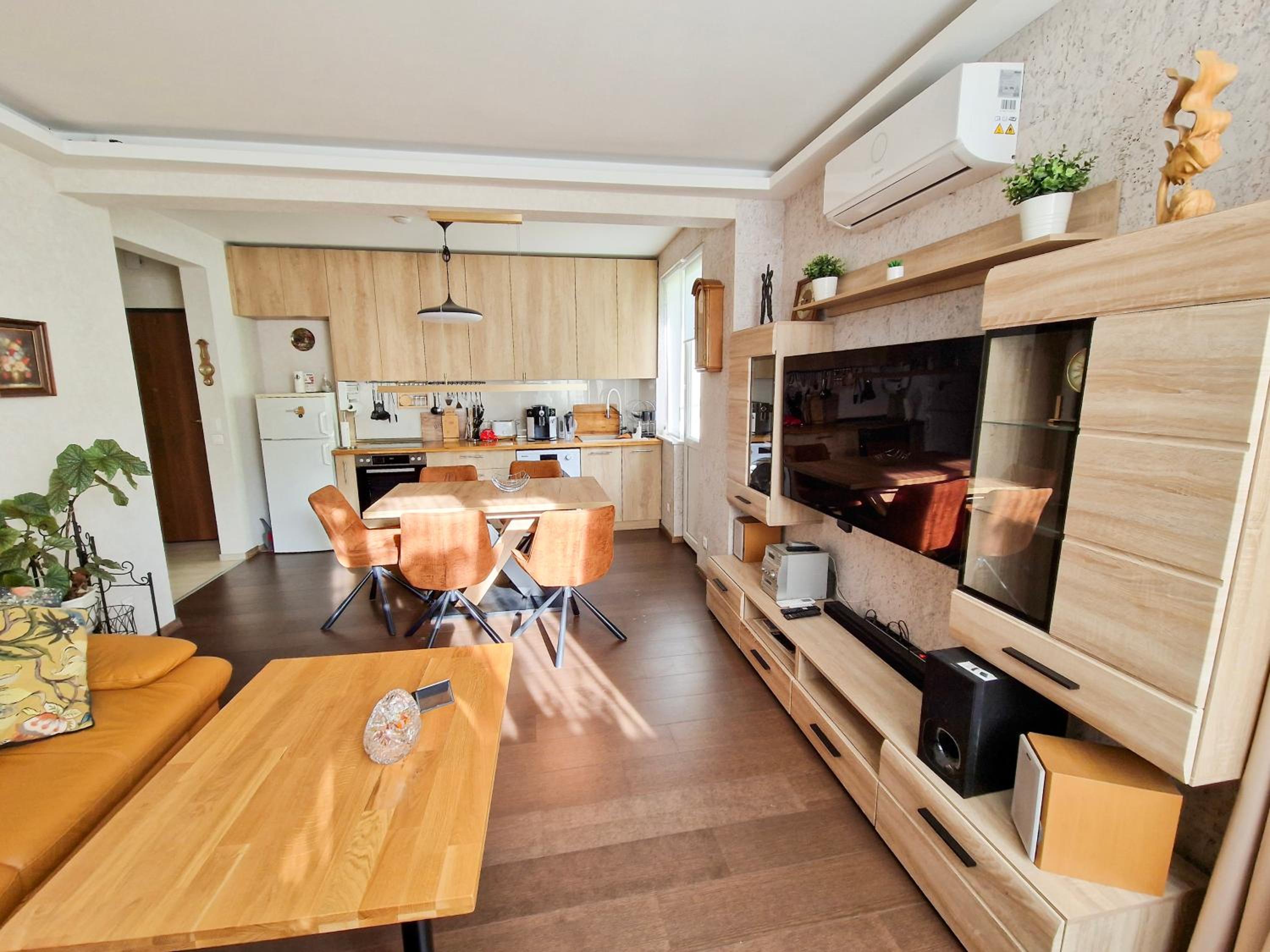 One-Bedroom Apartment - Photo 1