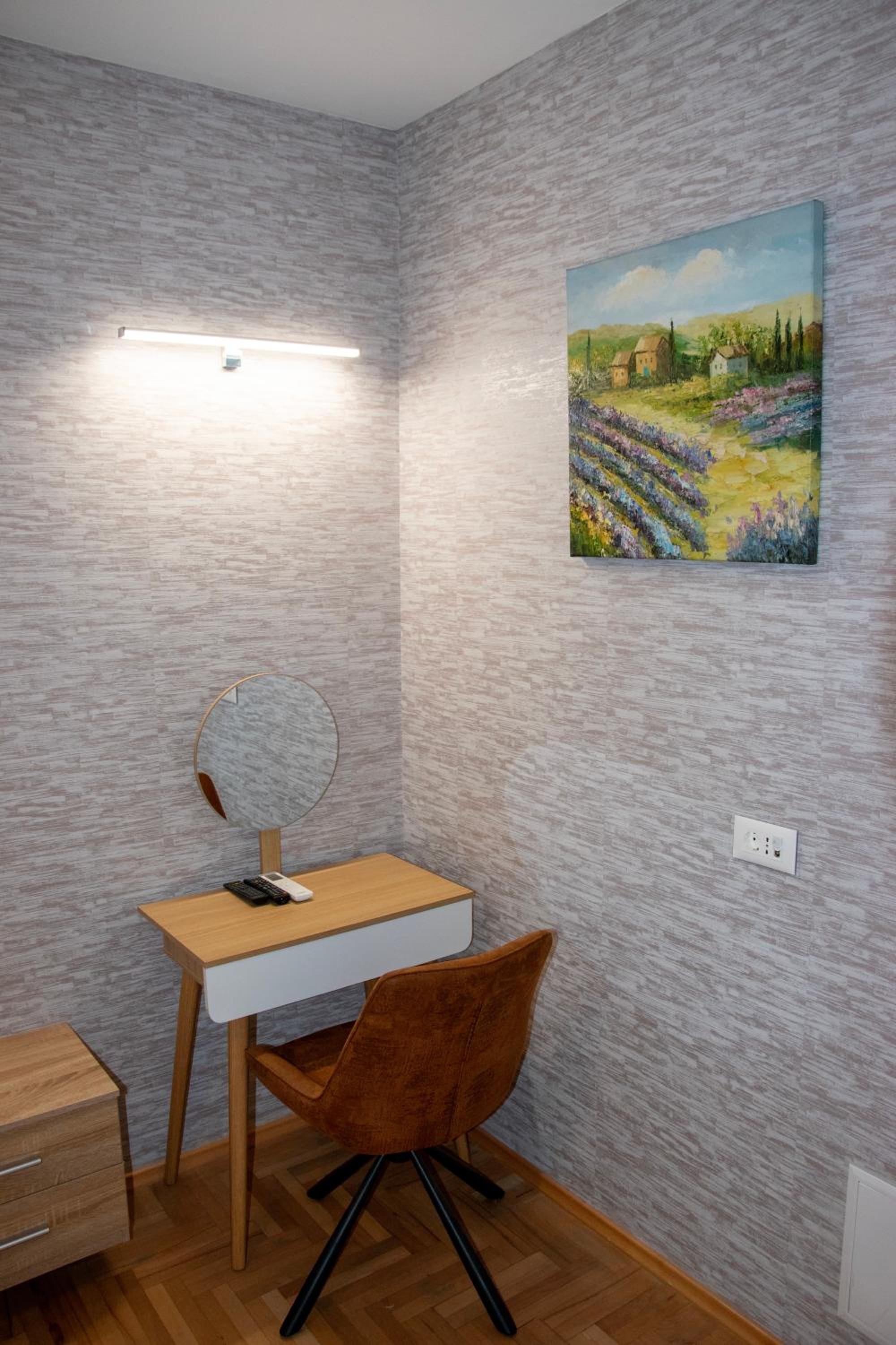 One-Bedroom Apartment - Photo 19
