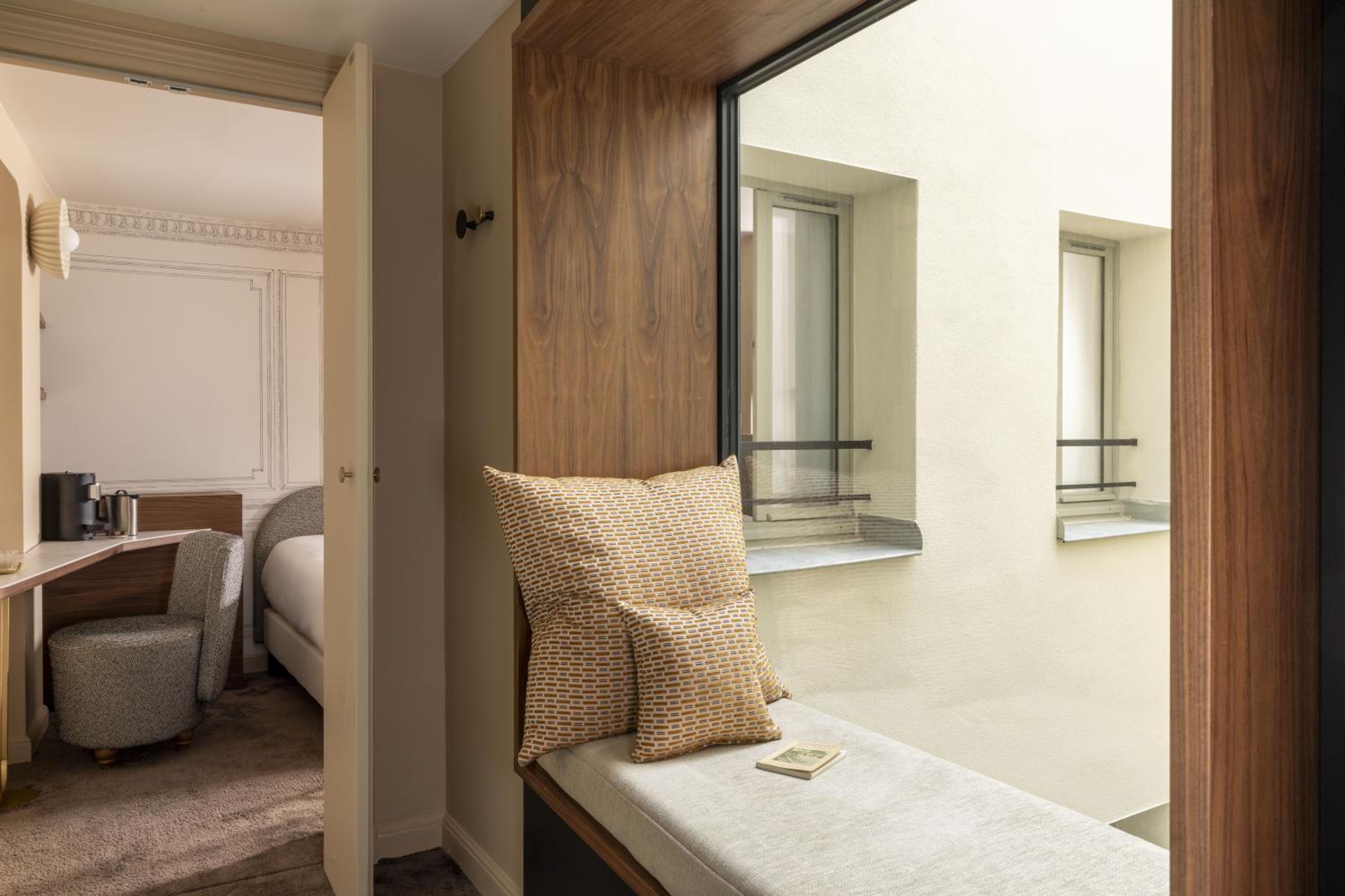 Standard Double Room thumbnail 5
