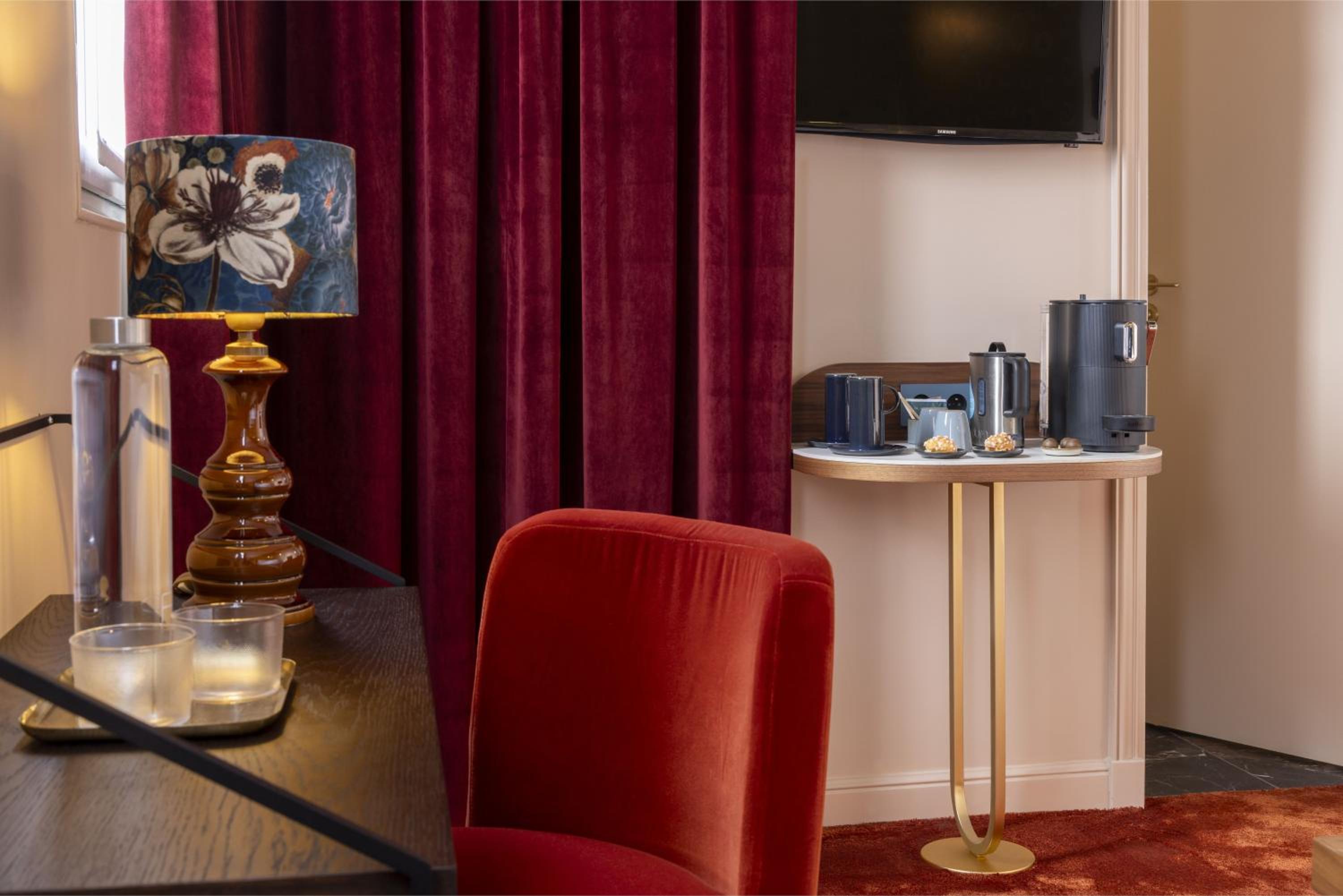 Superior Double Room thumbnail 6