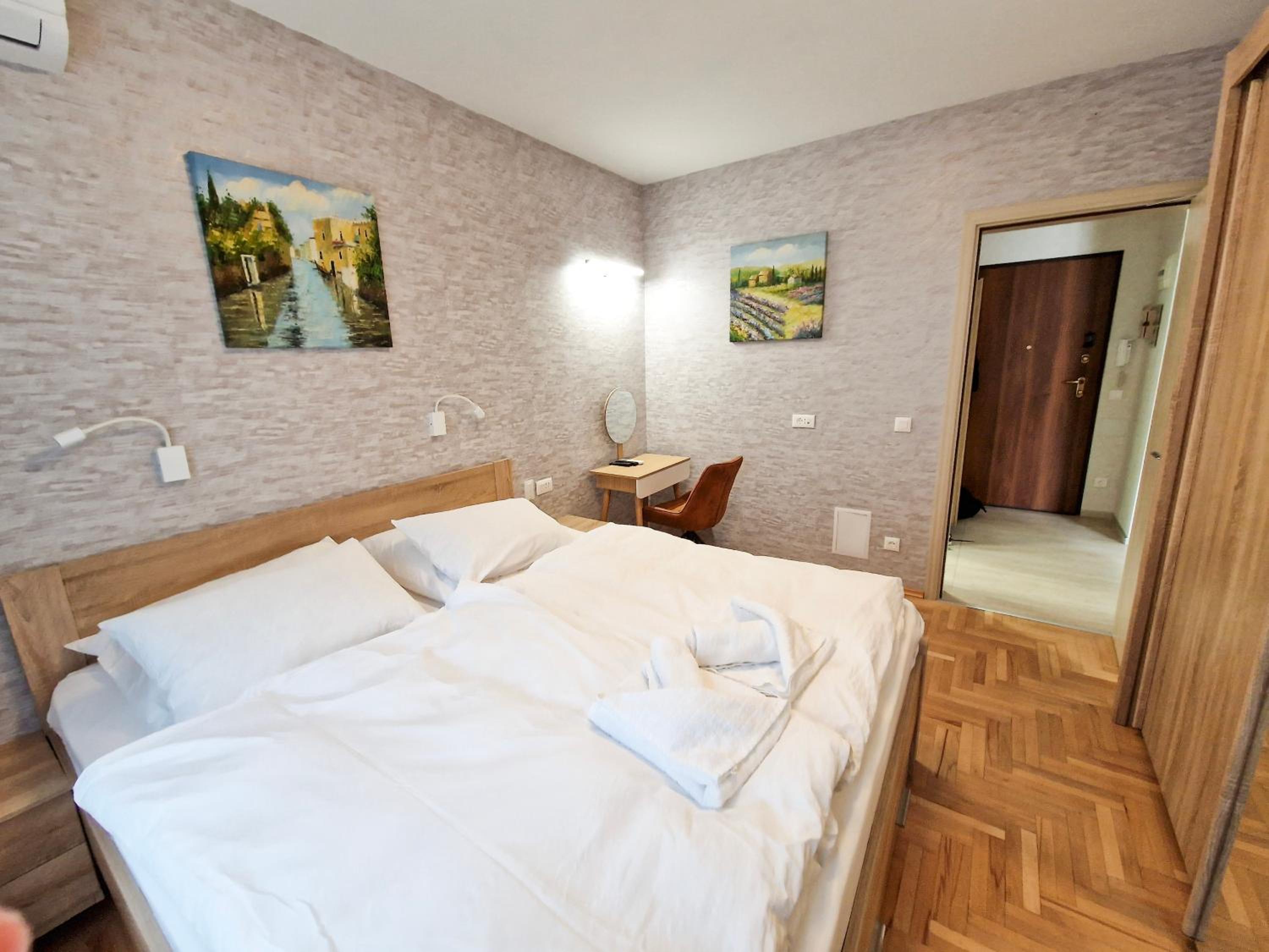 One-Bedroom Apartment - Photo 14