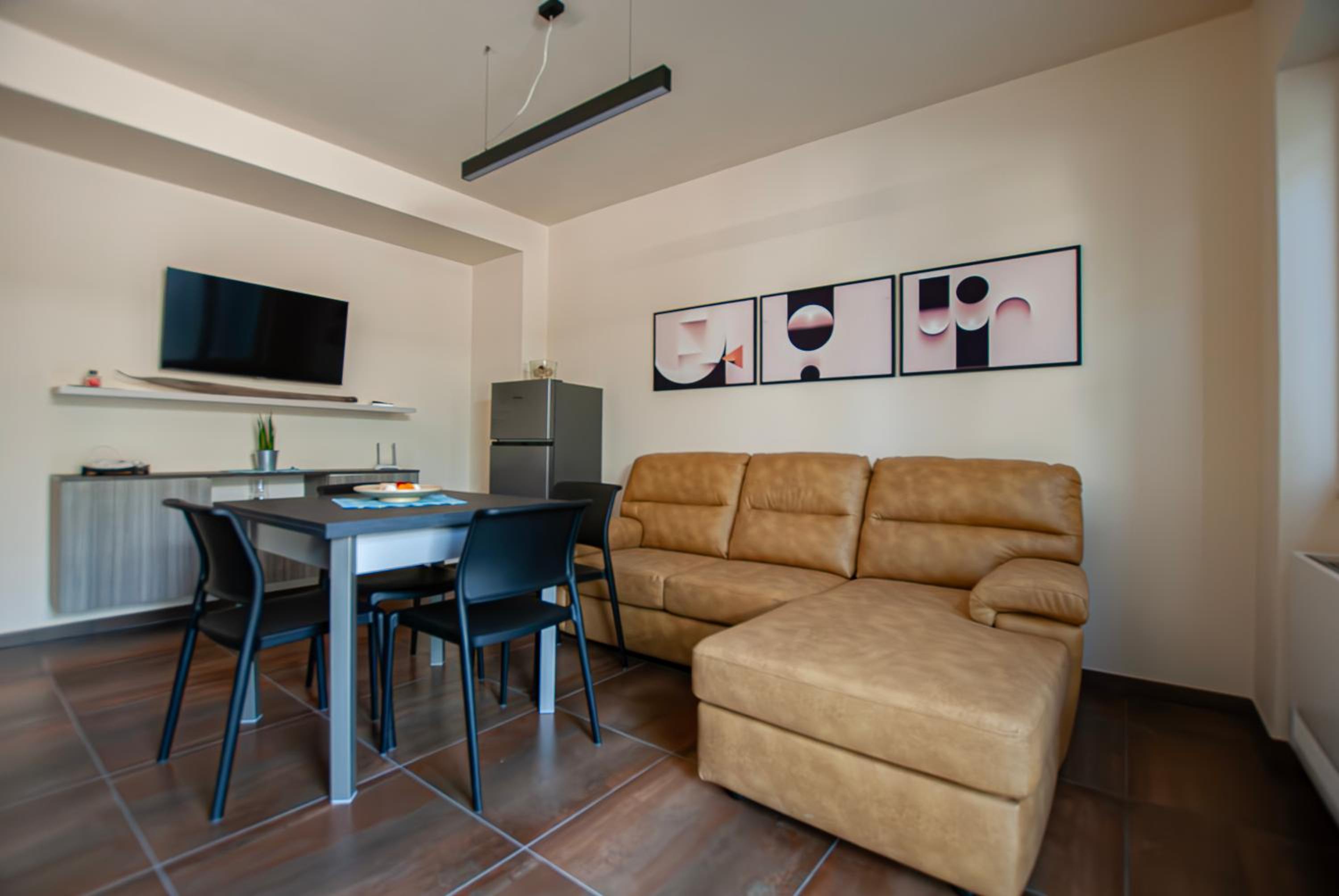 One-Bedroom Apartment photo 1