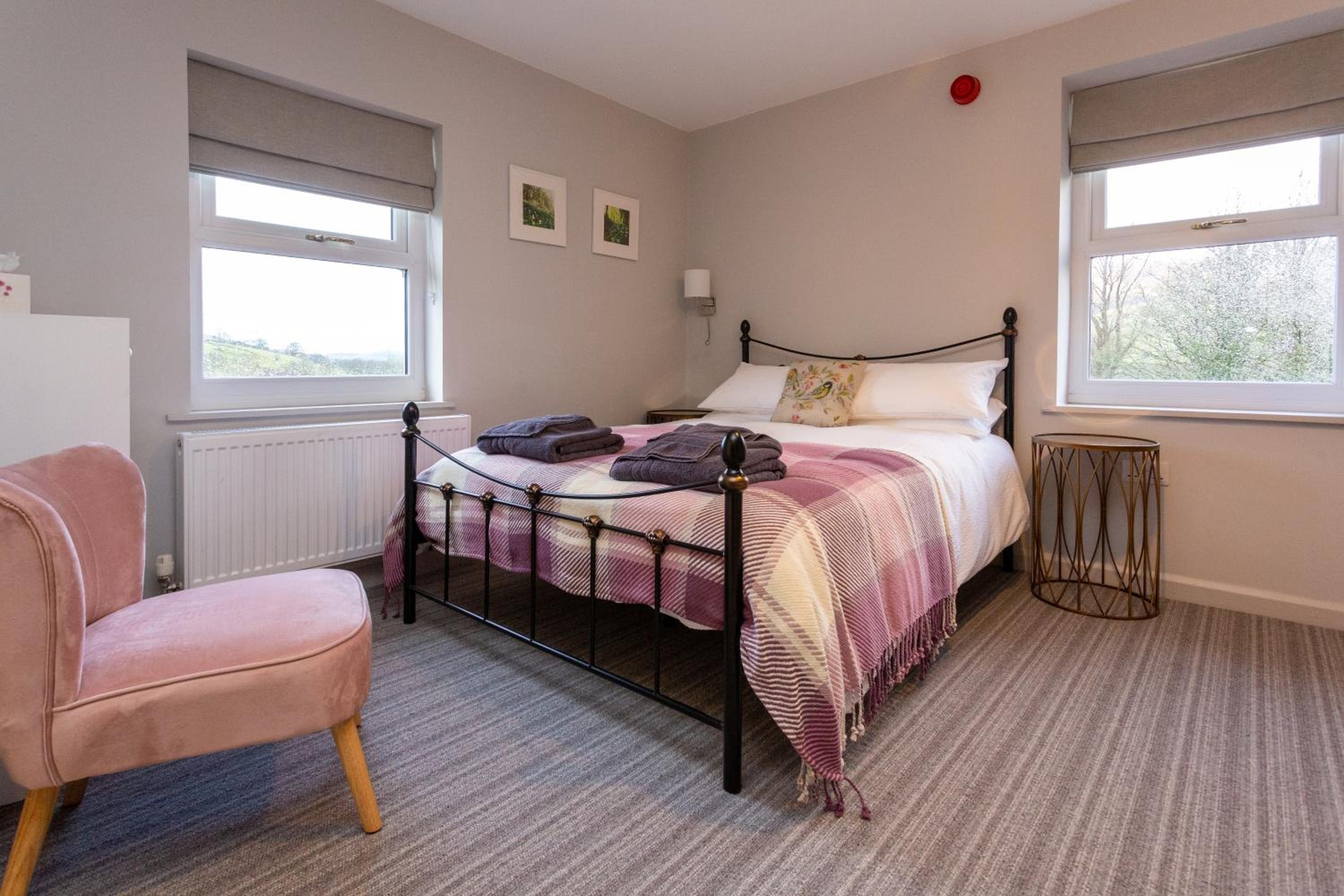 Deluxe Double Room (2 Adults + 1 Child)