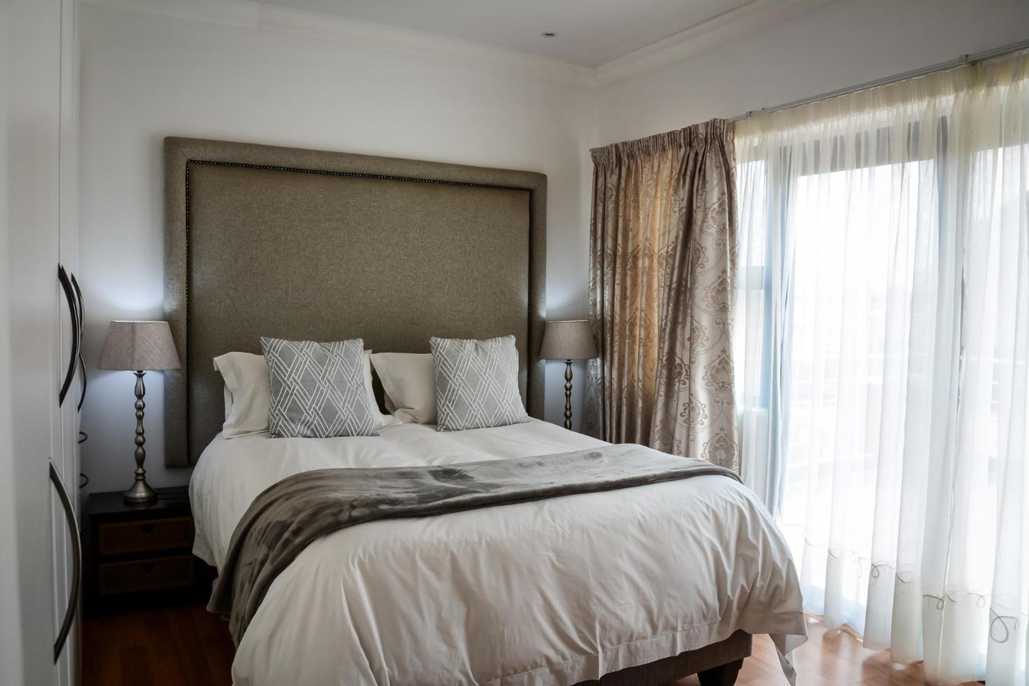 Four-Bedroom House photo 2