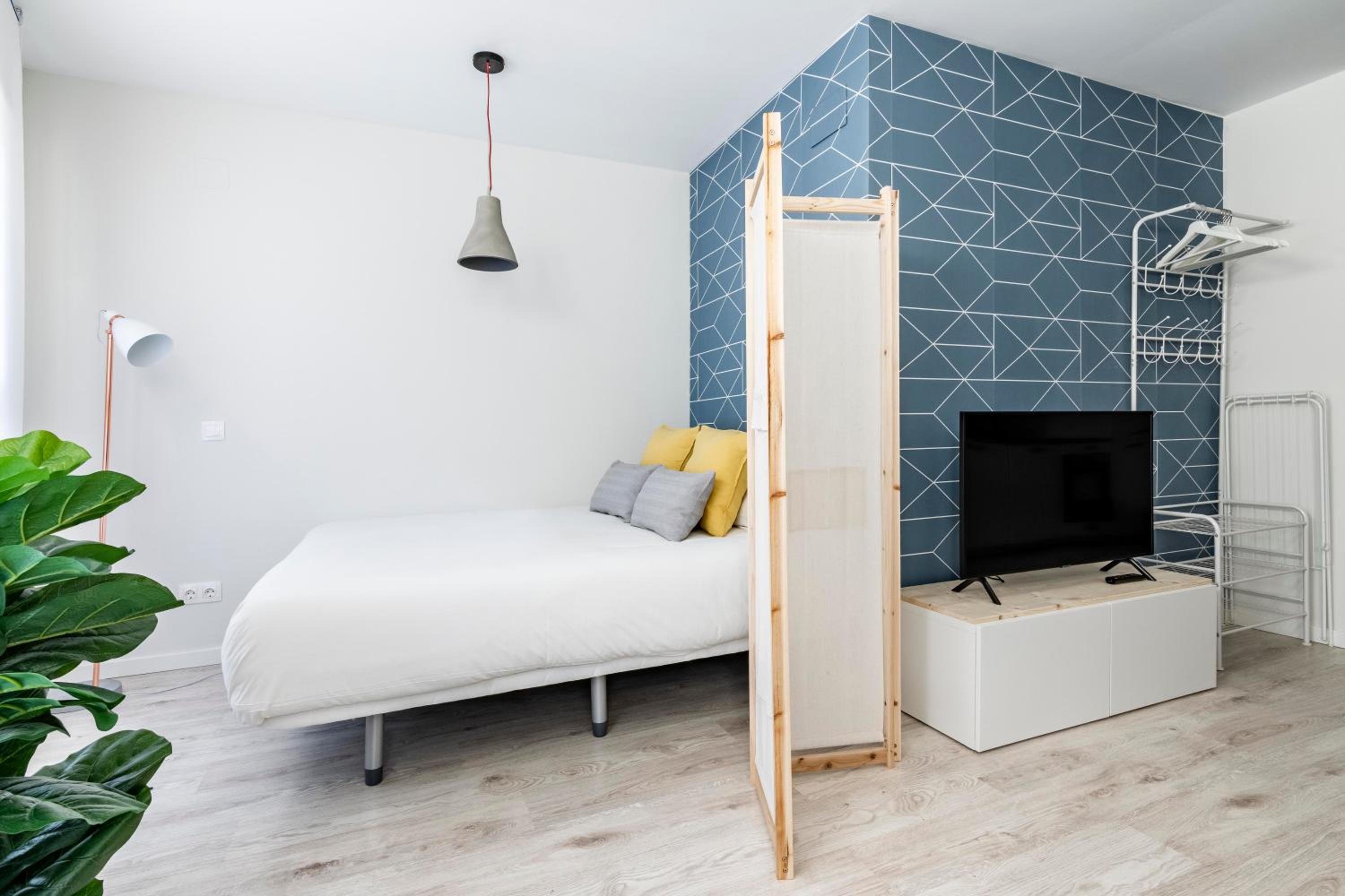 Studio Apartment - Photo 13