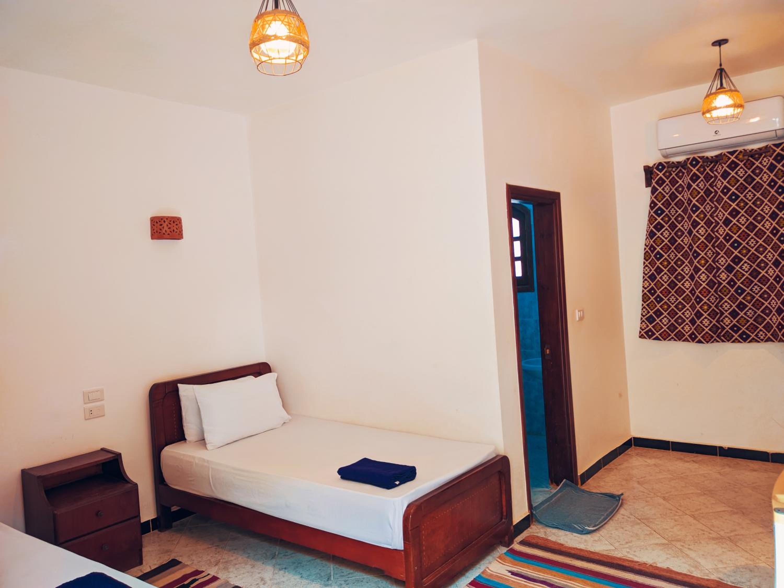Single Room photo 3