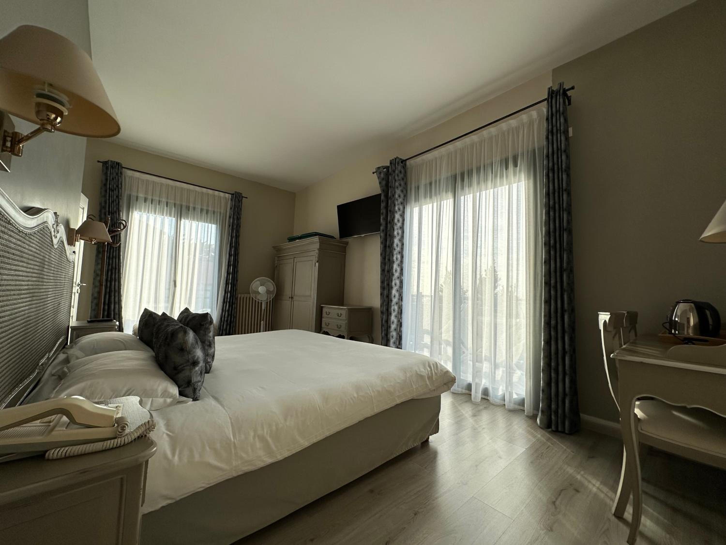 Deluxe Double Room photo 2