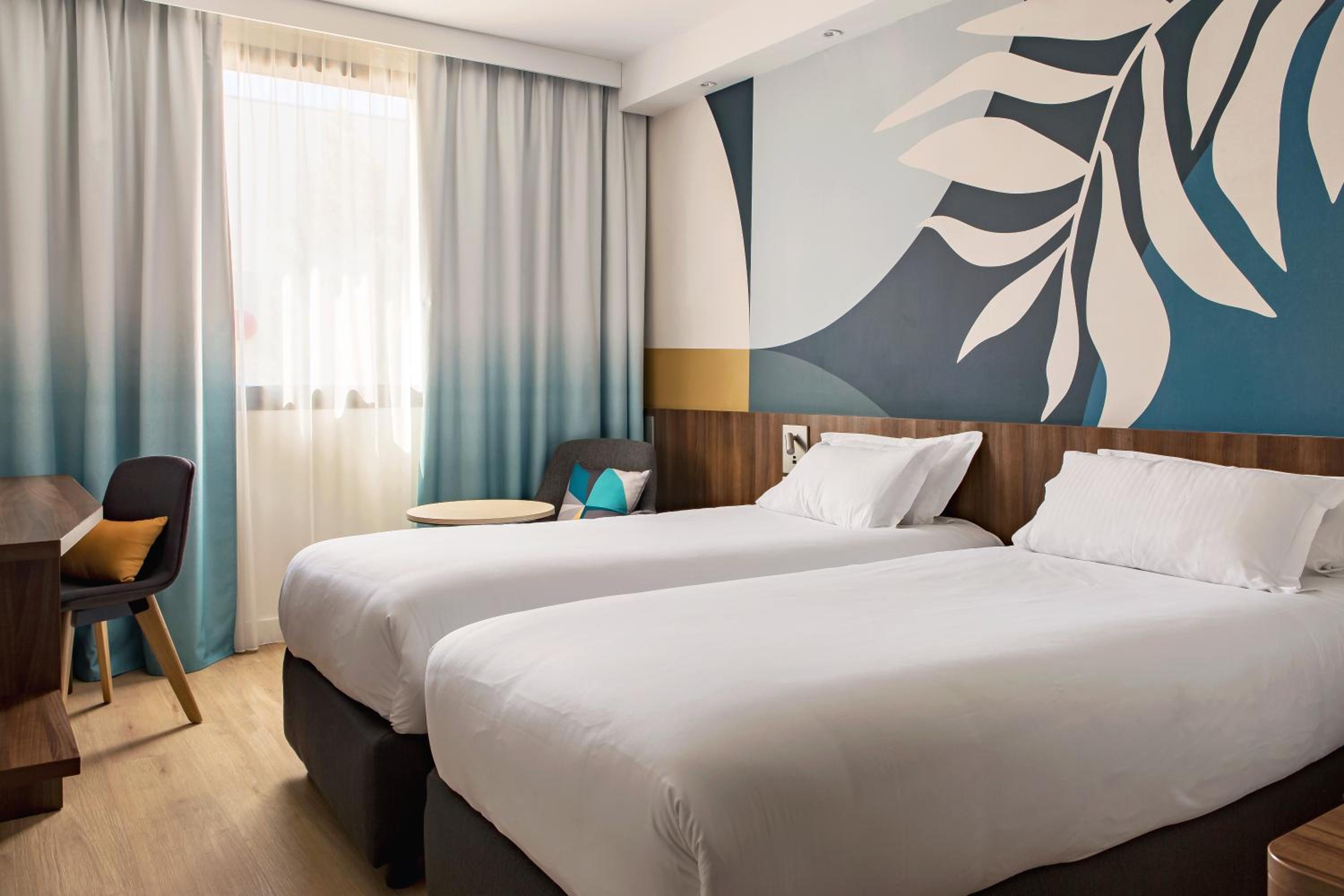 Standard Twin Room - Photo 2
