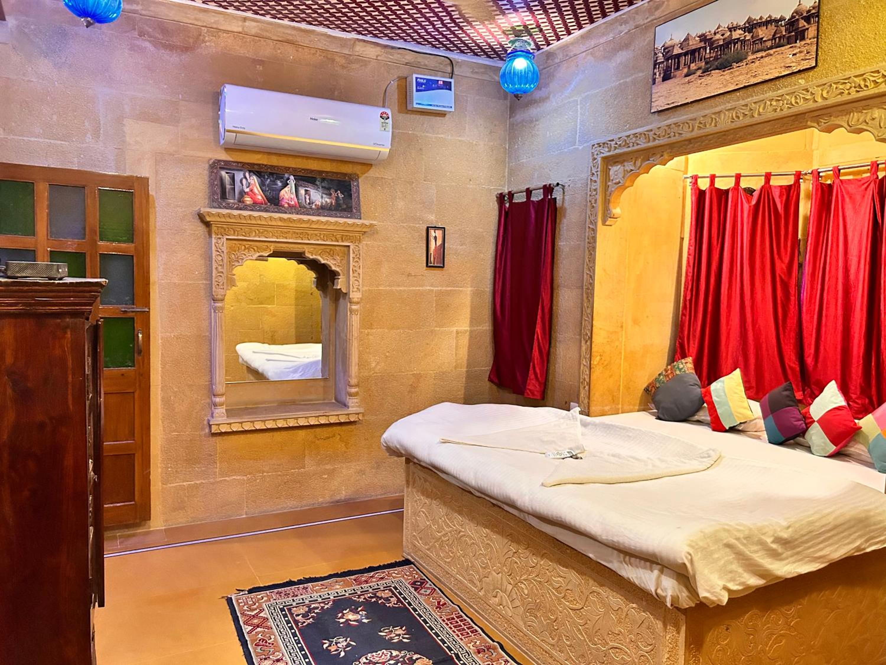 Deluxe Room - Photo 13