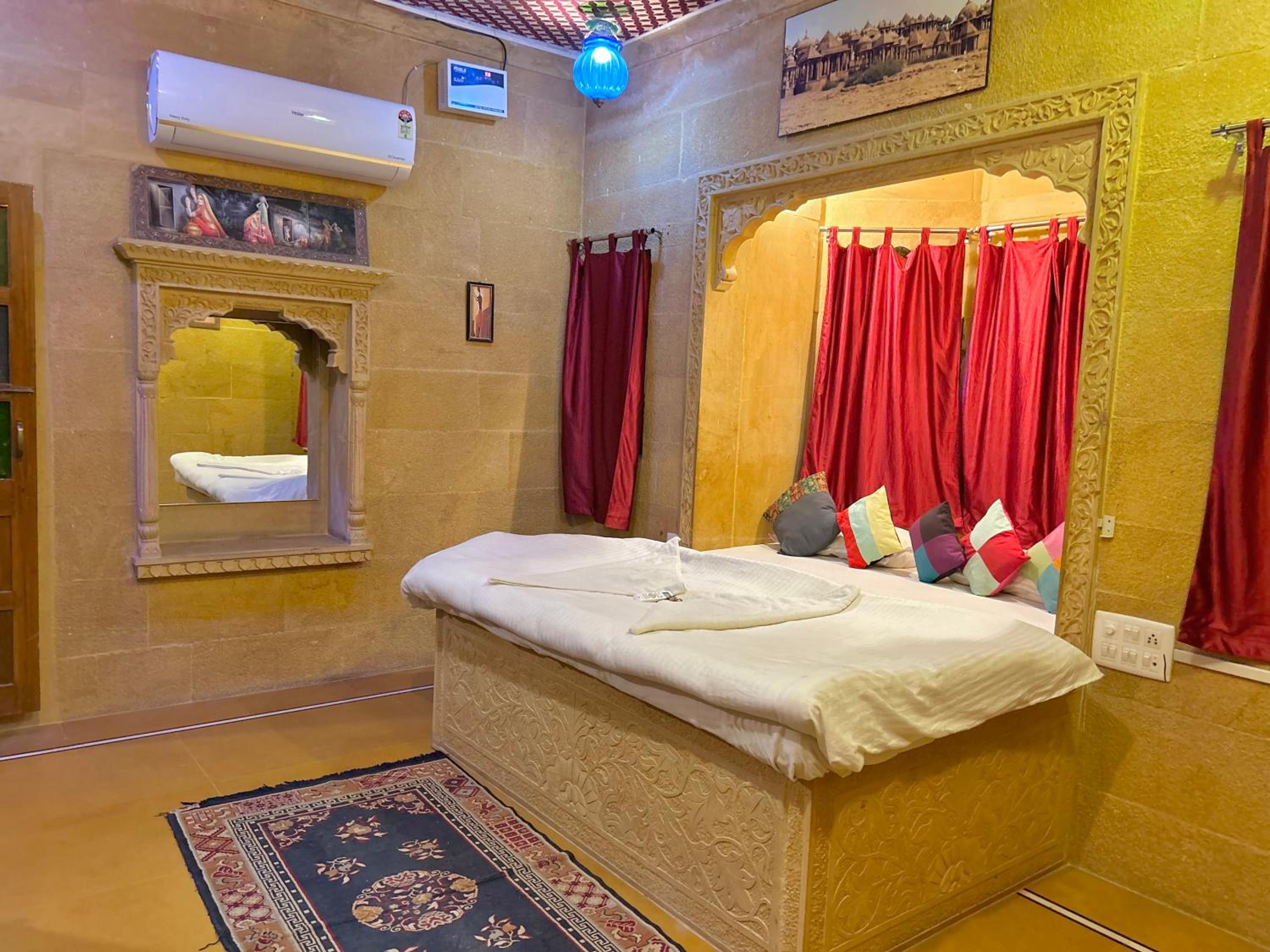 Deluxe Room - Photo 12