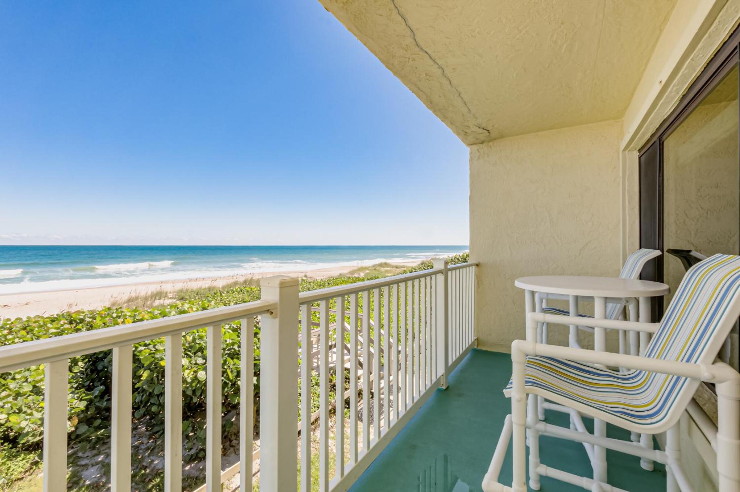 1 Queen Bed 2nd Floor Ocean Front with Balcony - Photo 7