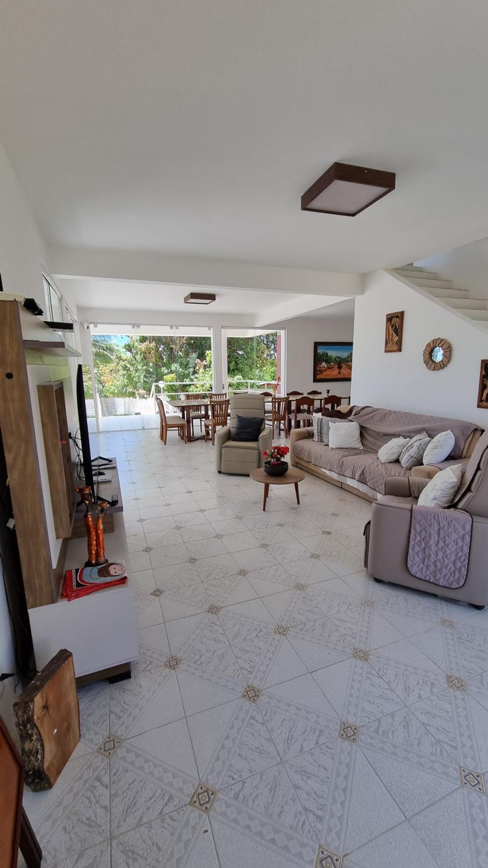 Six-Bedroom House photo 1