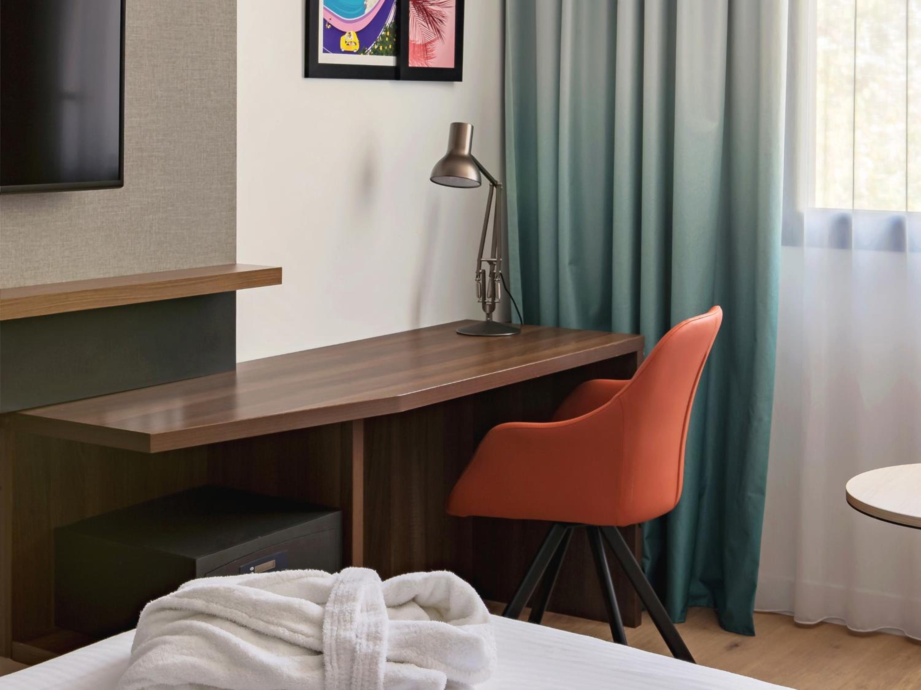 Premium King Room photo 3