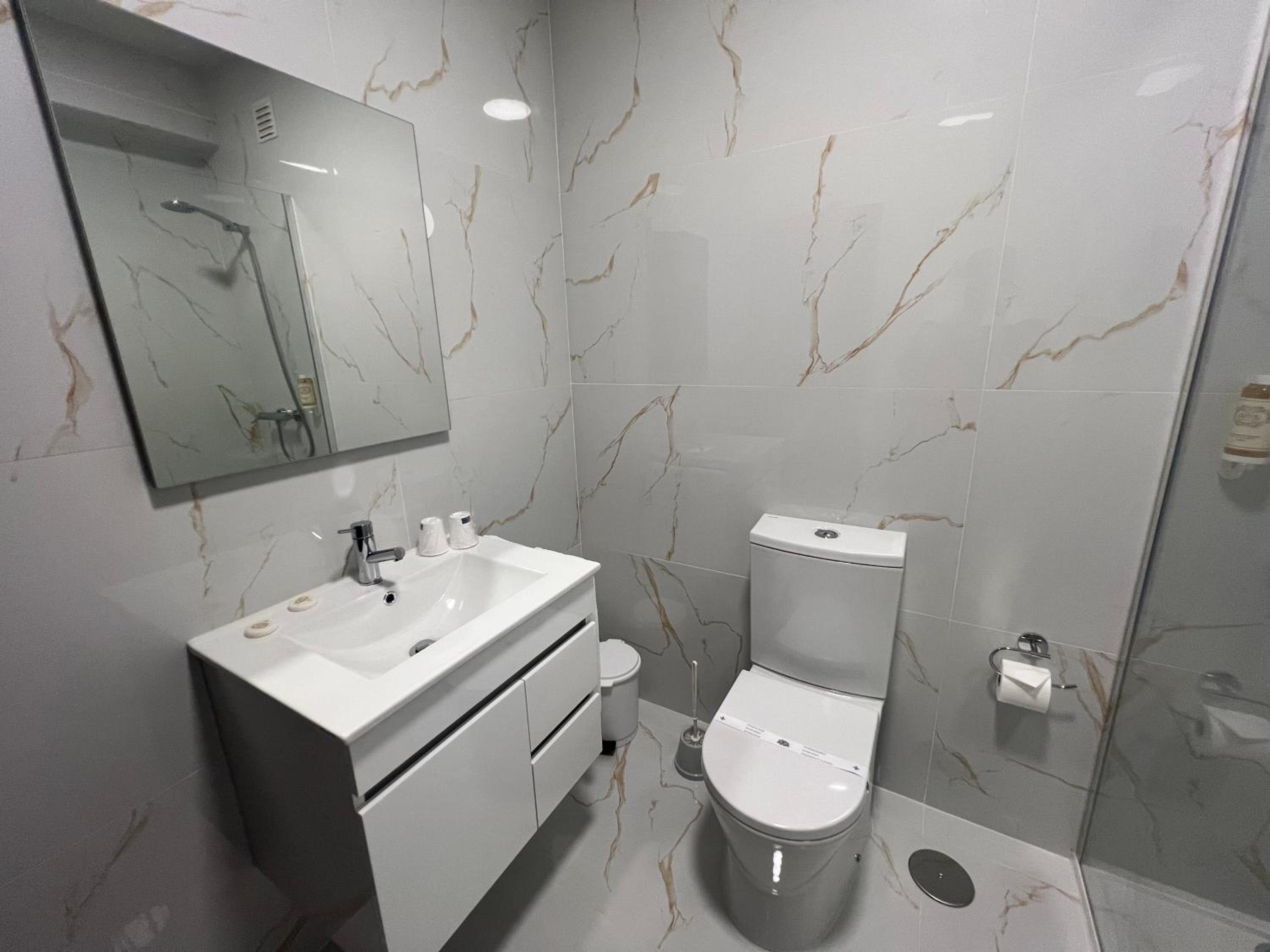 Standard Double Room - Photo 5