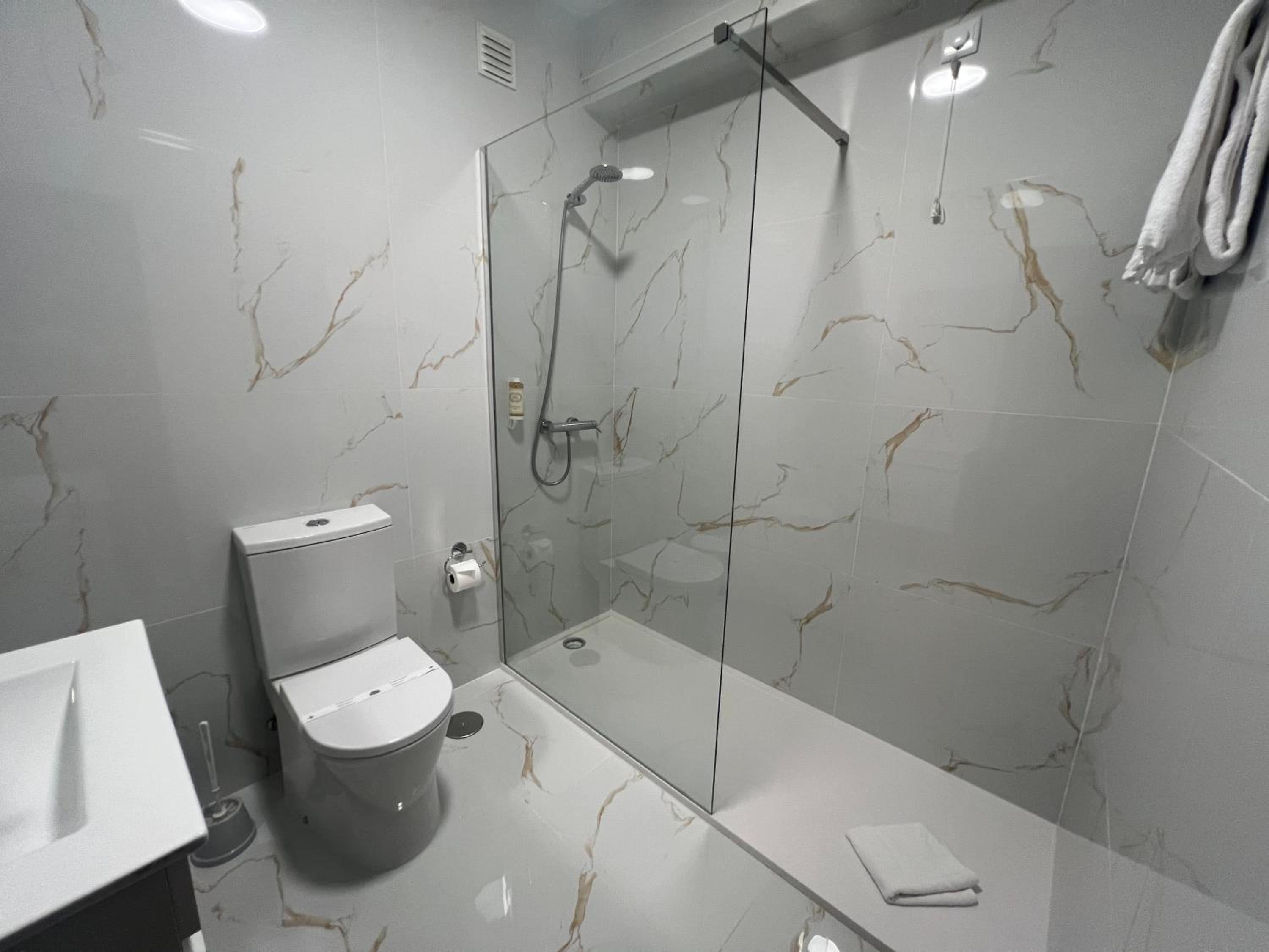 Superior Twin Room - Photo 4
