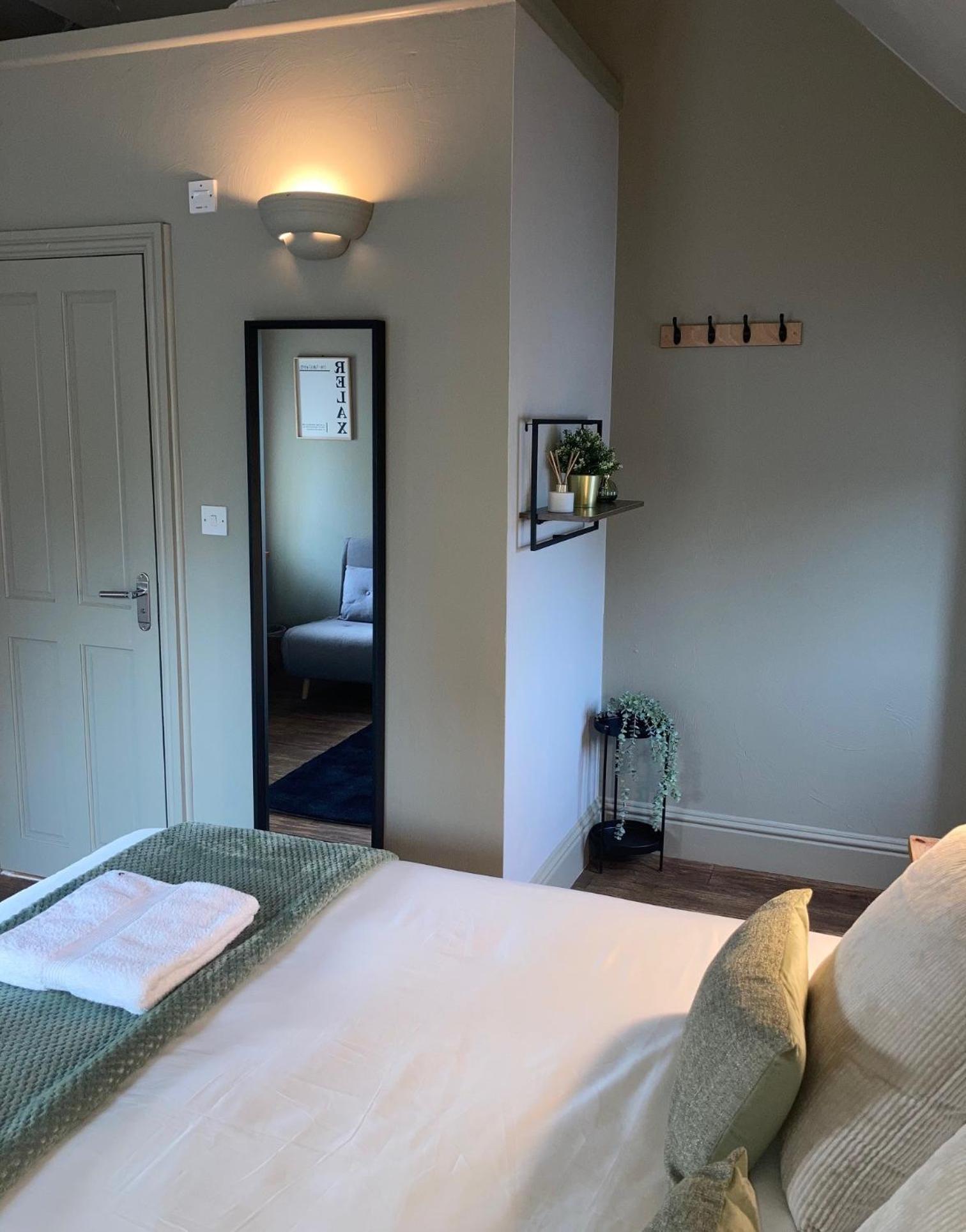 Budget Double Room photo 3
