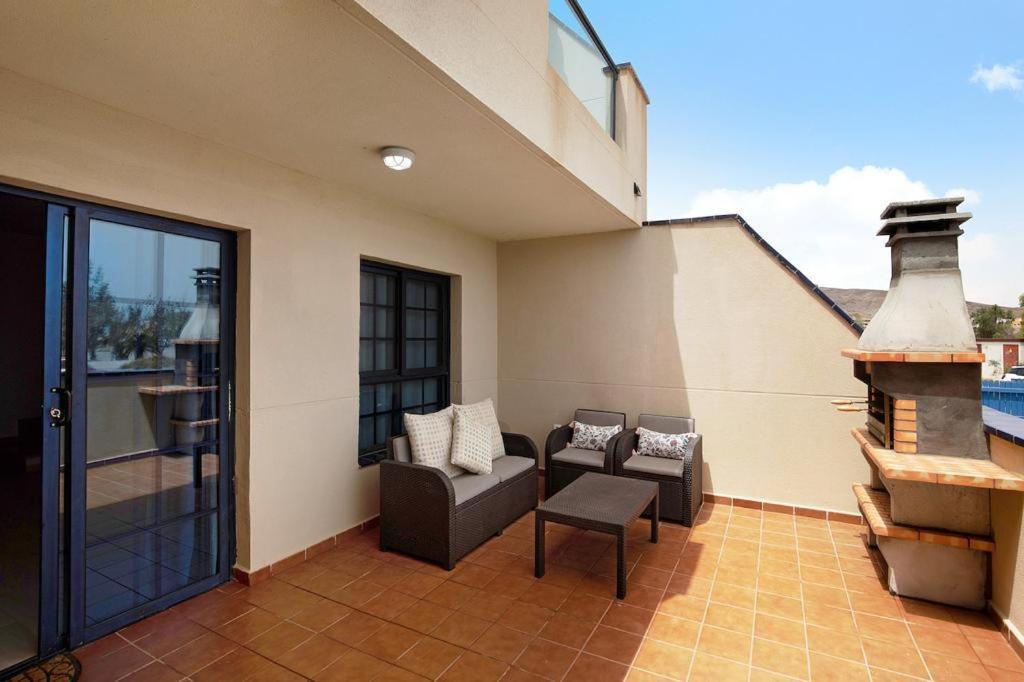 Three-Bedroom House photo 2