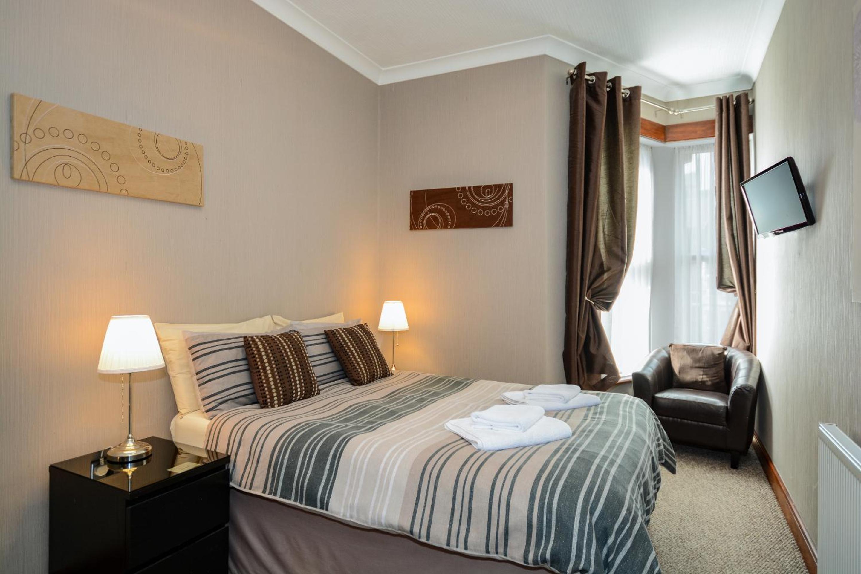 Standard Double Room - Photo 9
