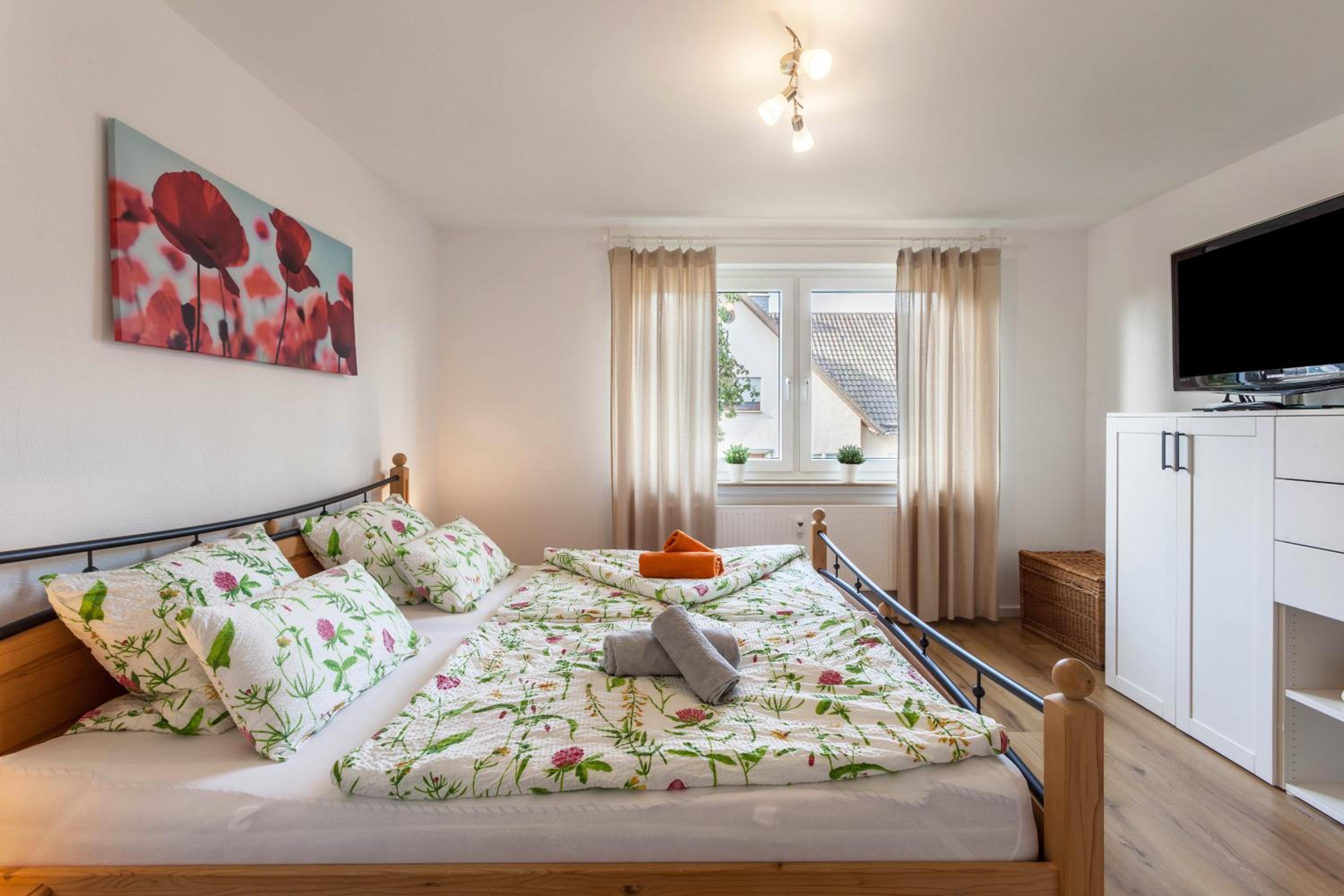 Two-Bedroom Deluxe Apartment with Garden View photo 2
