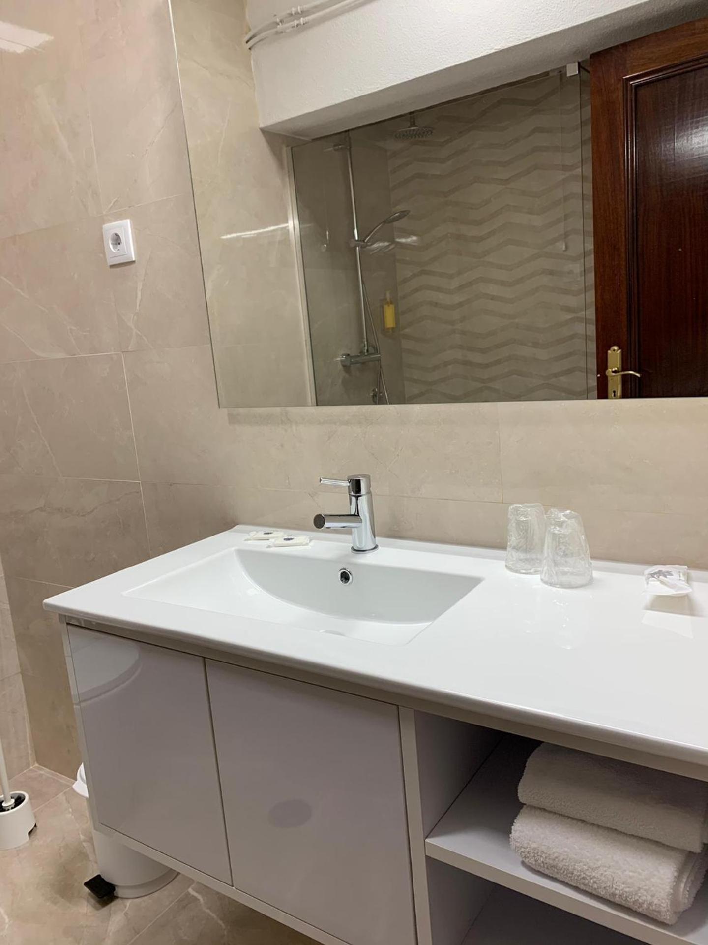 Budget Double Room photo 3