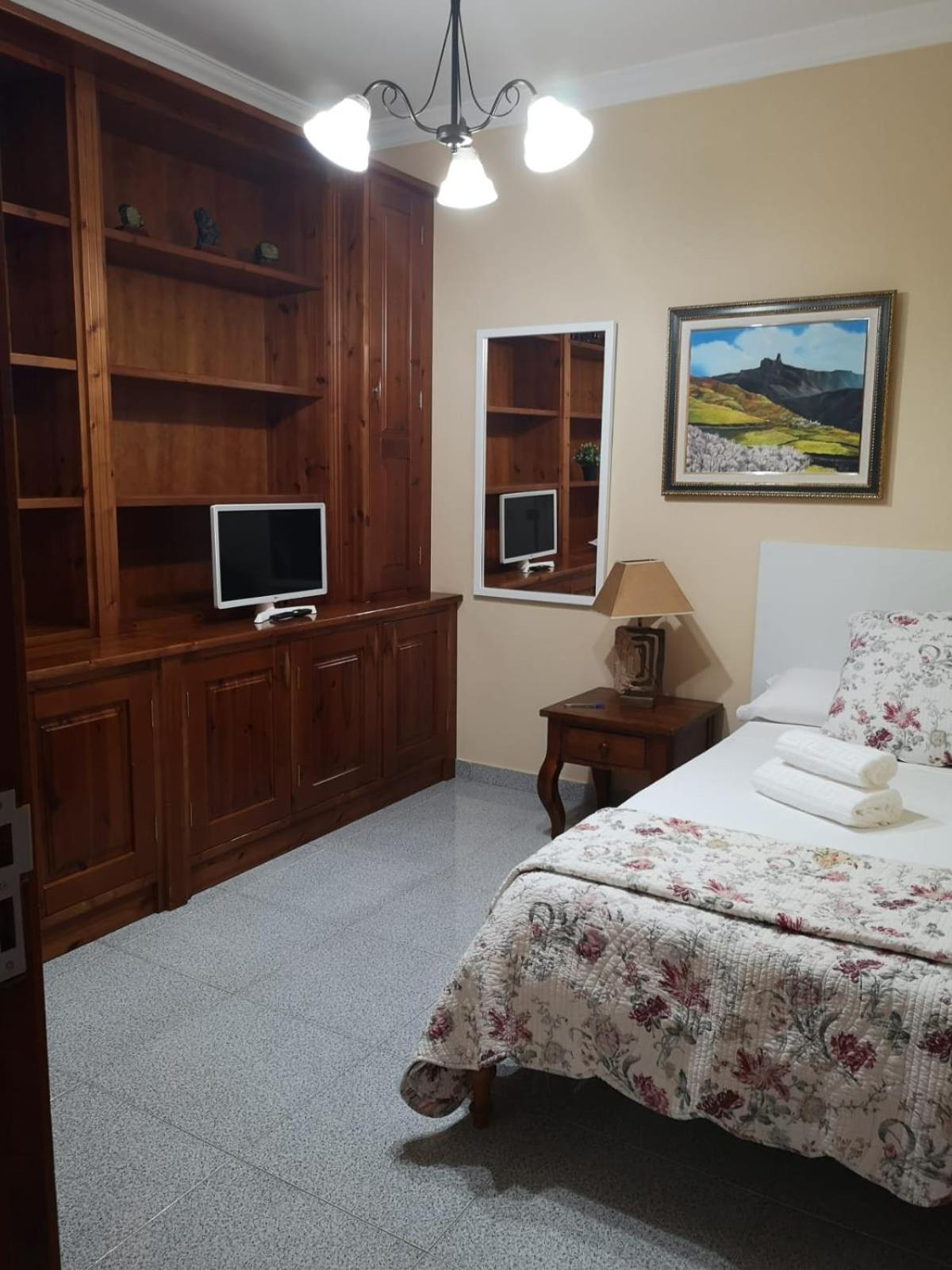 Single Room with Shared Bathroom photo 2