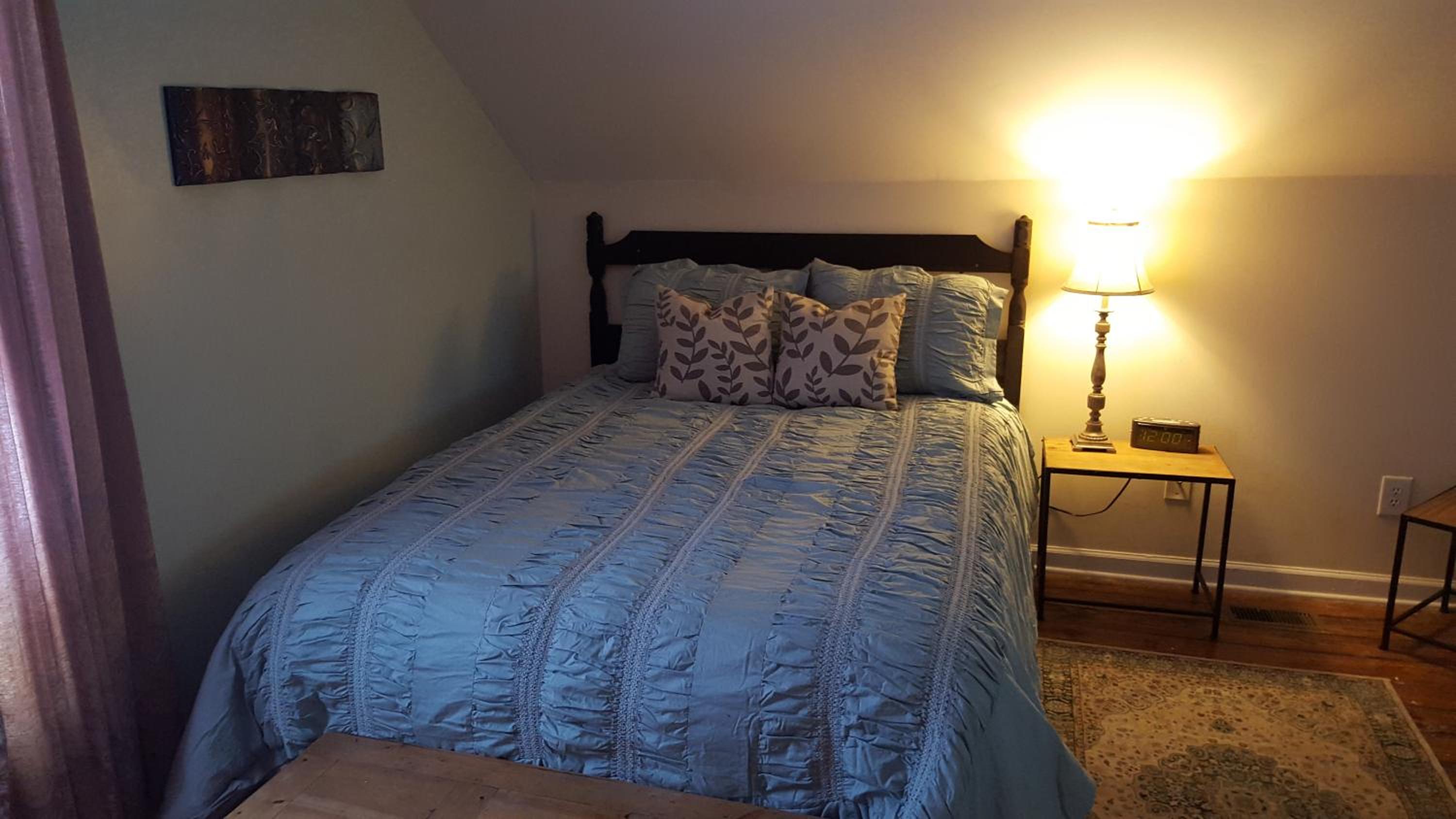 One-Bedroom Apartment photo 1
