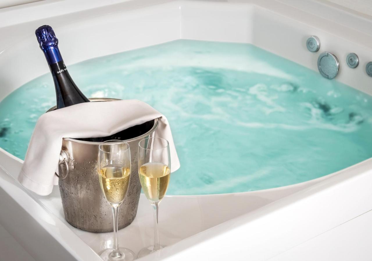 Suite with Spa Bath