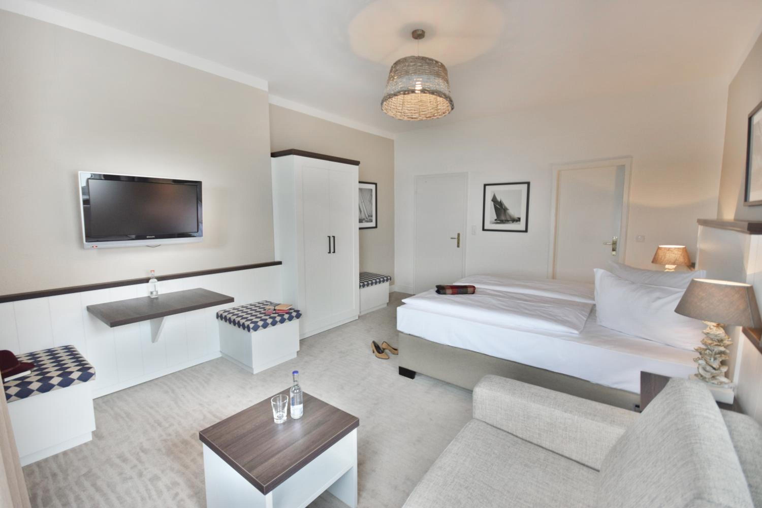 Deluxe Double Room with Sea View - Photo 4