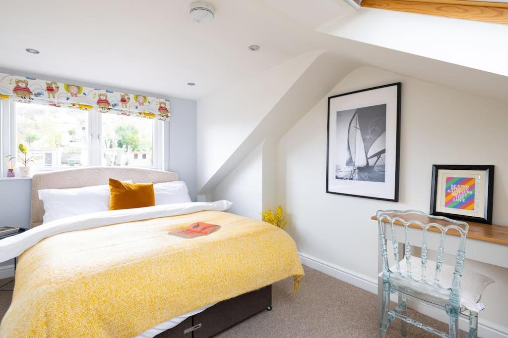 Three-Bedroom House photo 2