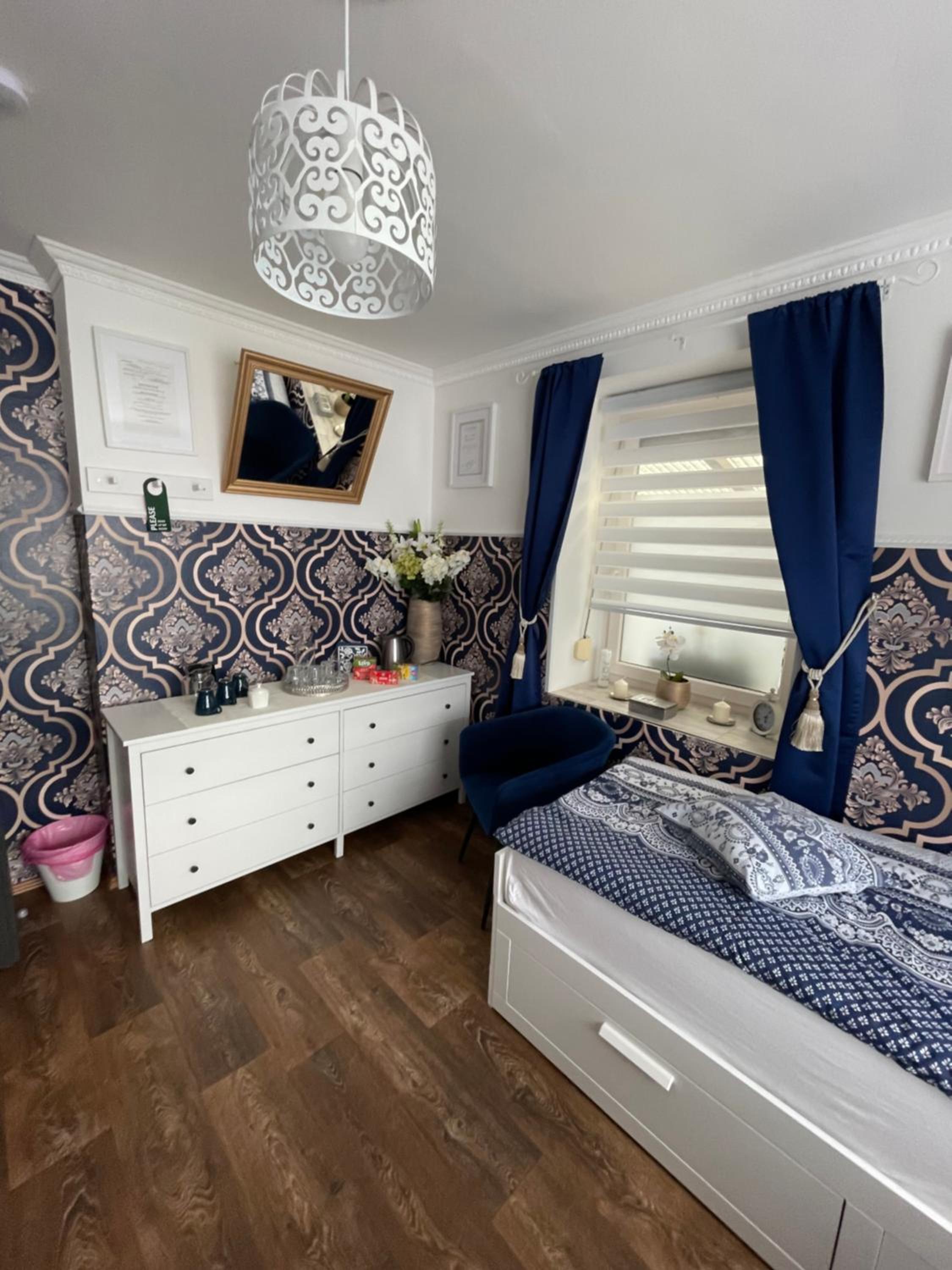 Twin Room with Private External Bathroom