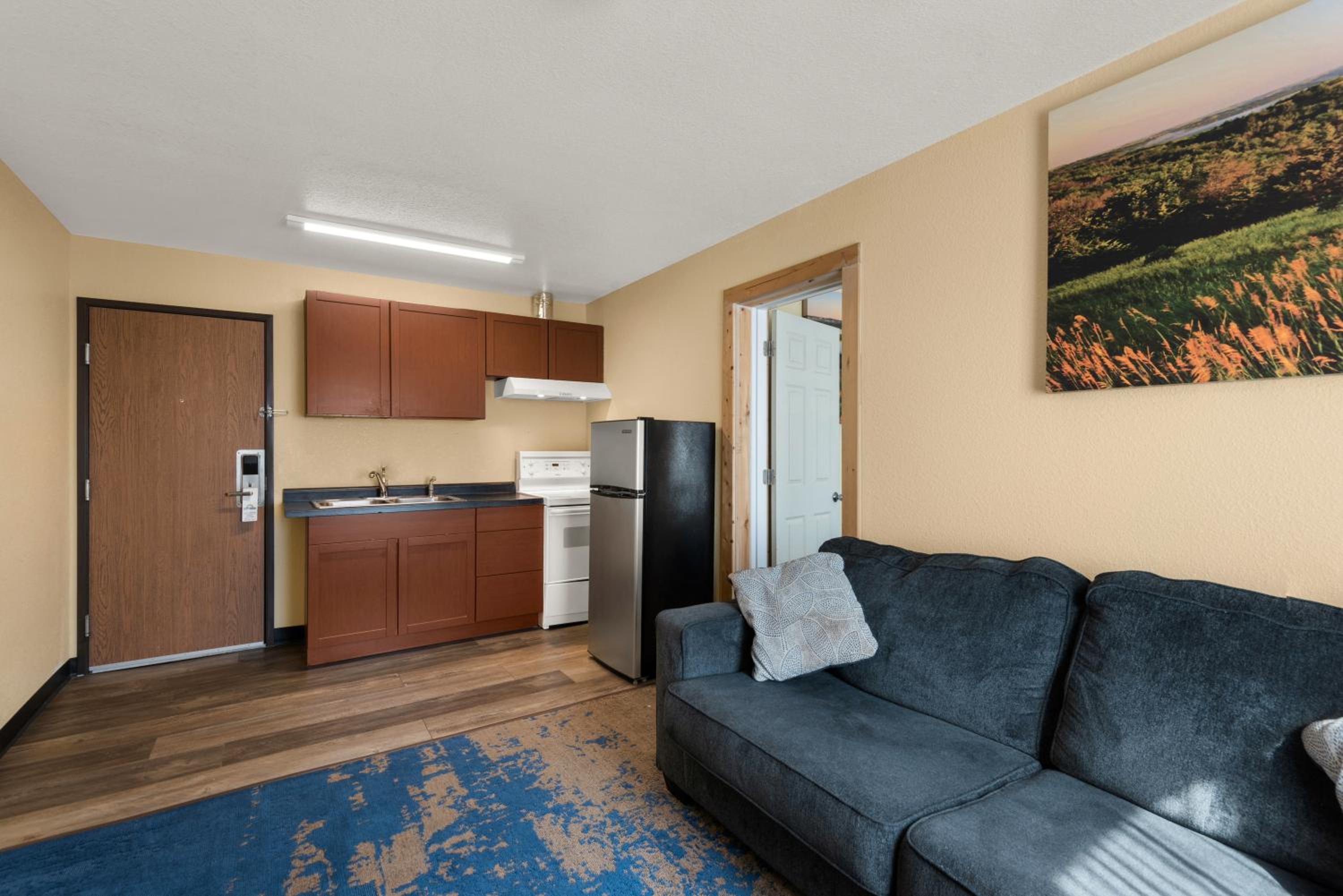 Queen Suite with Full Kitchen, Non-Smoking photo 1